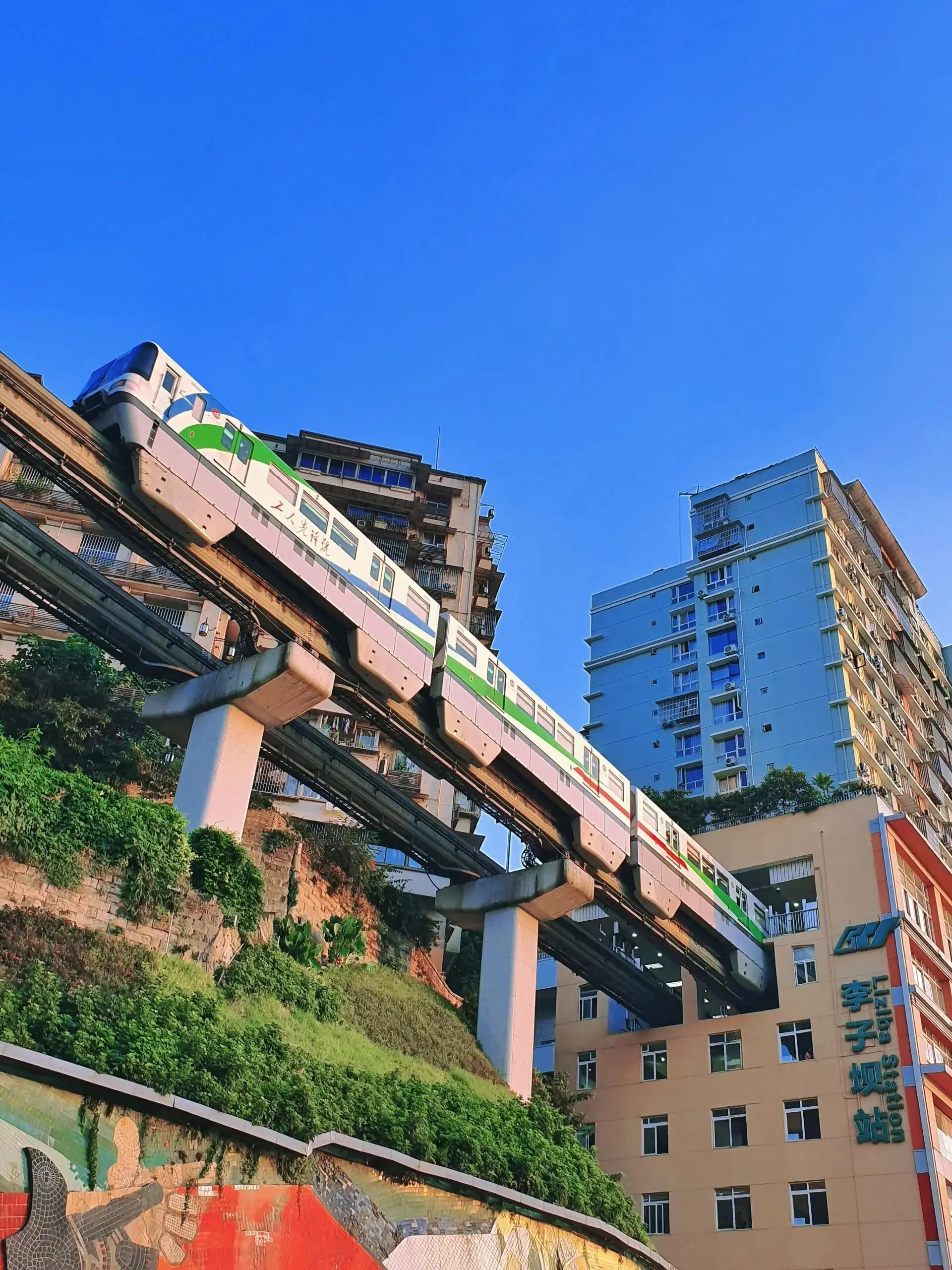 要不然成天在家玩游戏,我心慌啊