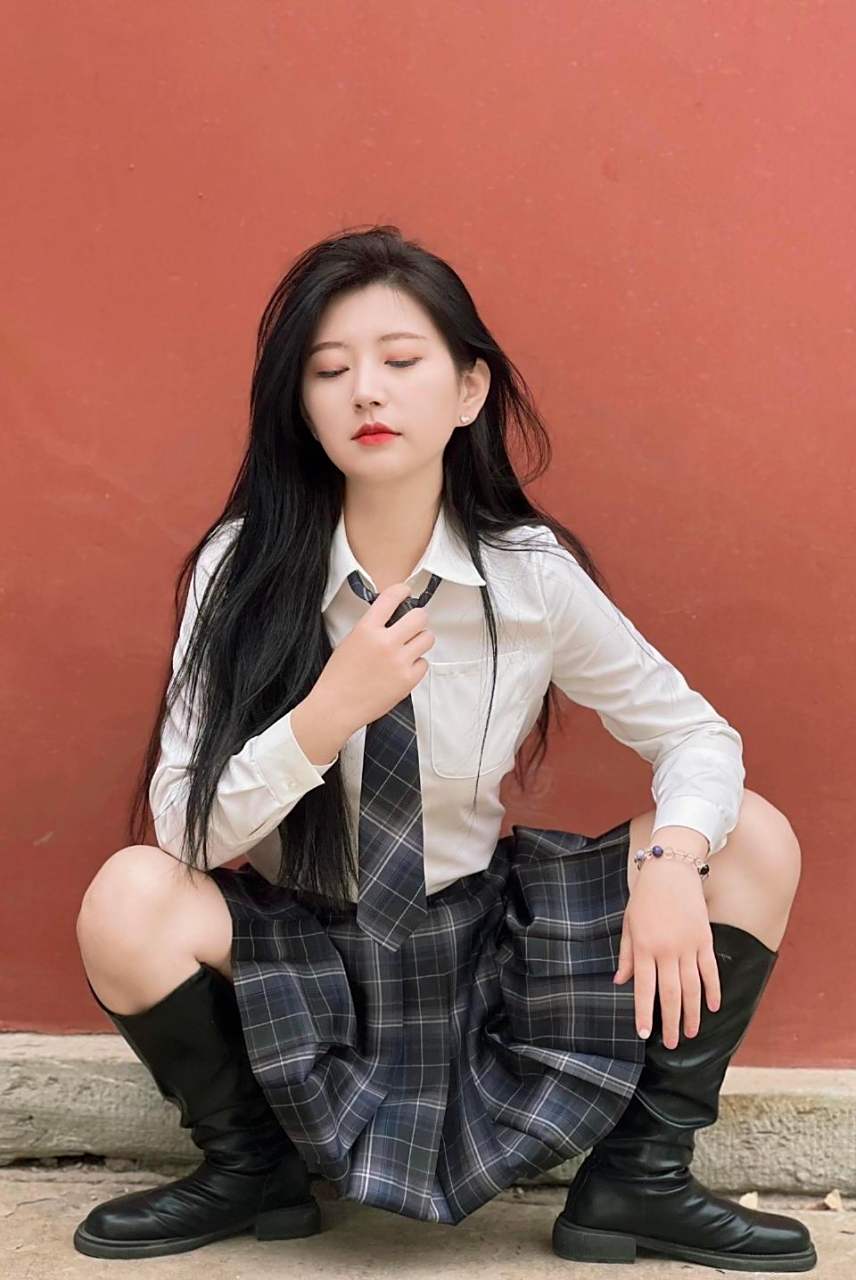 为啥最近流行这个蹲姿?