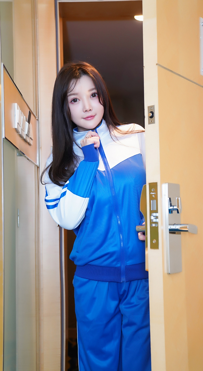 模特:糯美子minibabe 生日:1996-05-09 身高:165cm 三围:88-58-88