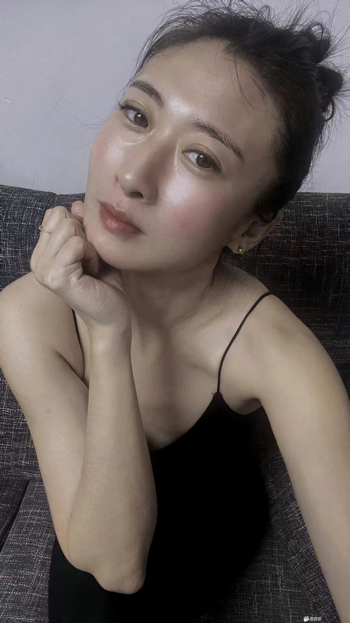 一个喜欢自拍的阿姨,有人喜欢吗