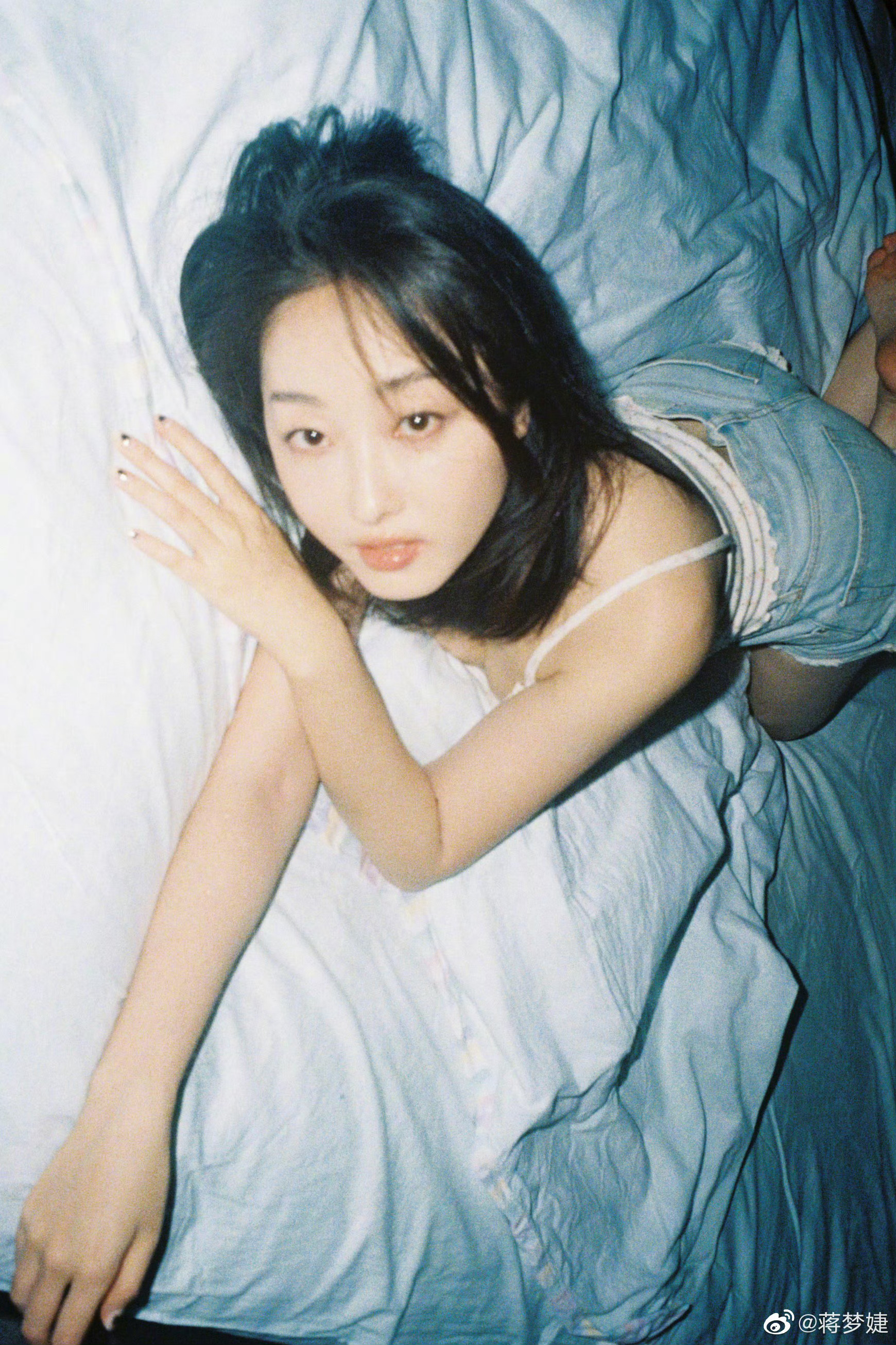 蒋美女床上写真 这不就是红果果的勾引人吗