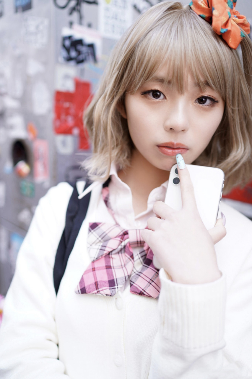 美少女菊地姫奈,她在15岁时参加miss magazine选美,靠着青春无敌,以及