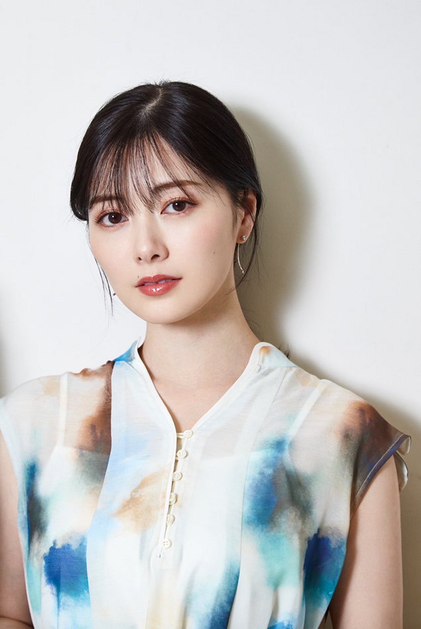 白石麻衣(三) 1992年8月20日出生于日本群马县.