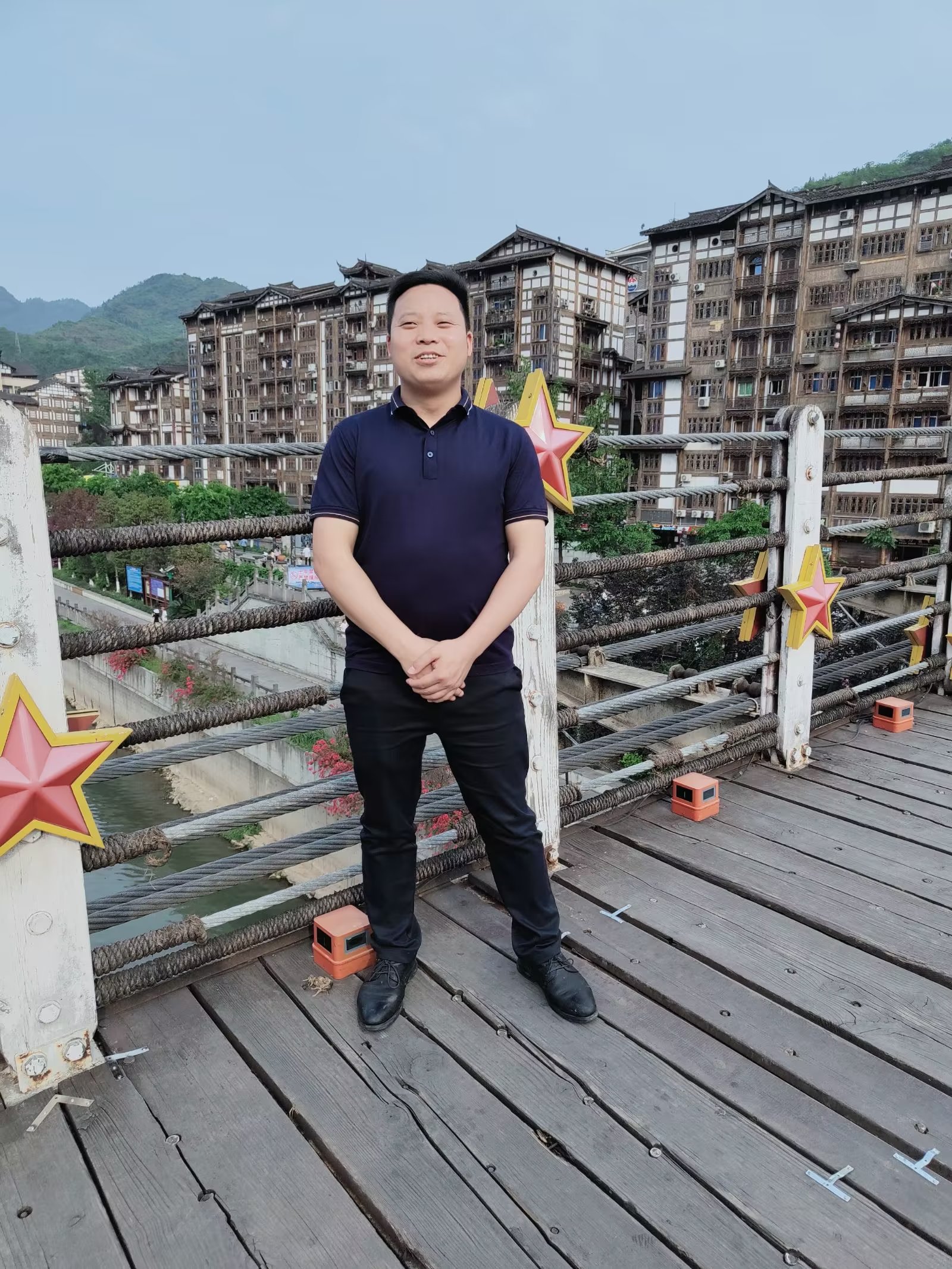 当你风华正茂,漫步在古都的街头,你会遇到笑靥如花的