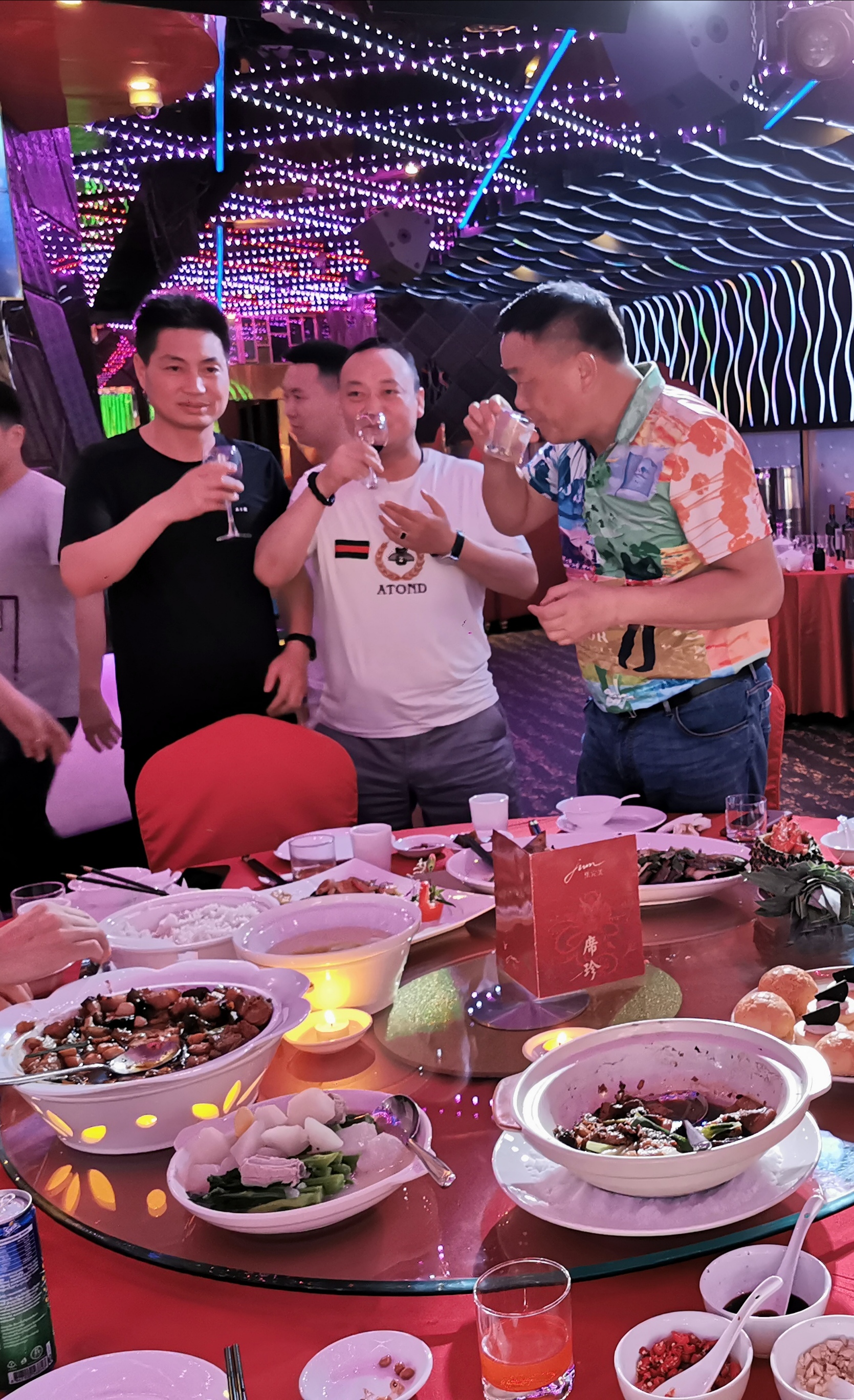 14k刘印锋(陕西)现身西哈努克,与亚洲新一届赌王林英乐共进晚餐