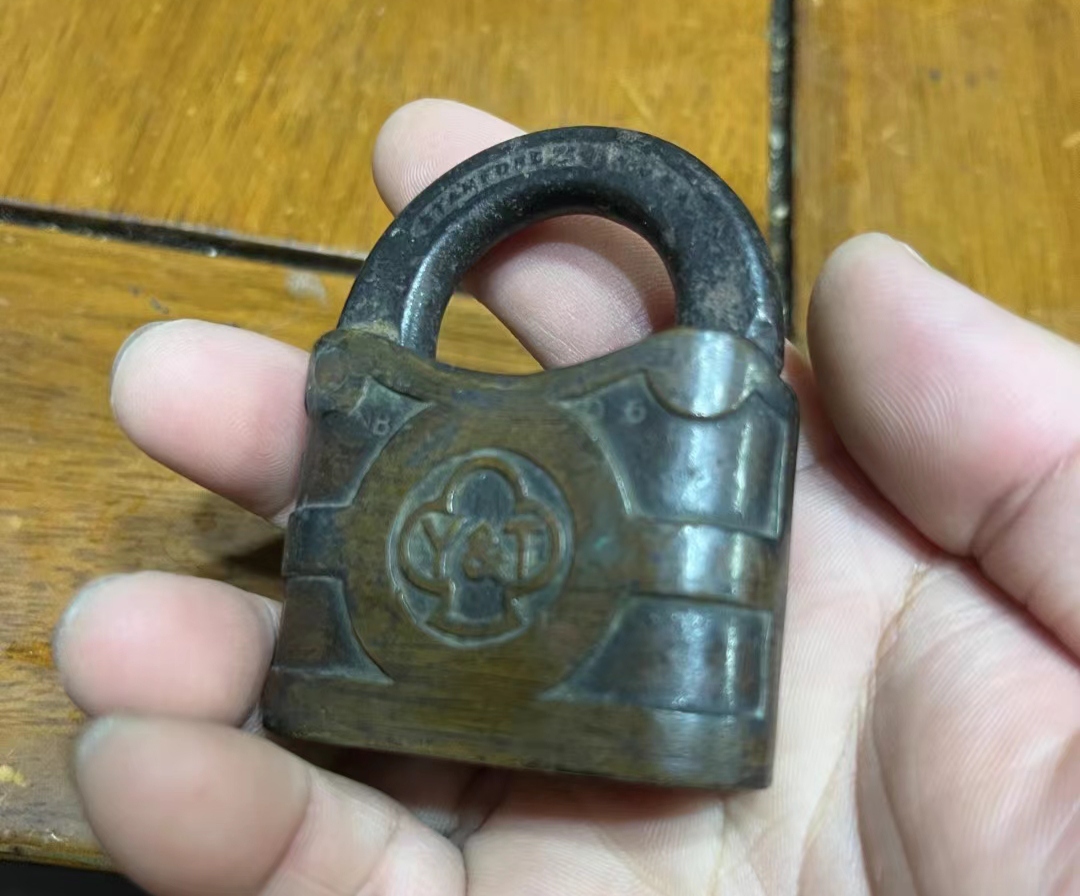 在那遥远的民国时代,一把铜锁静静诉说着岁月的故事.