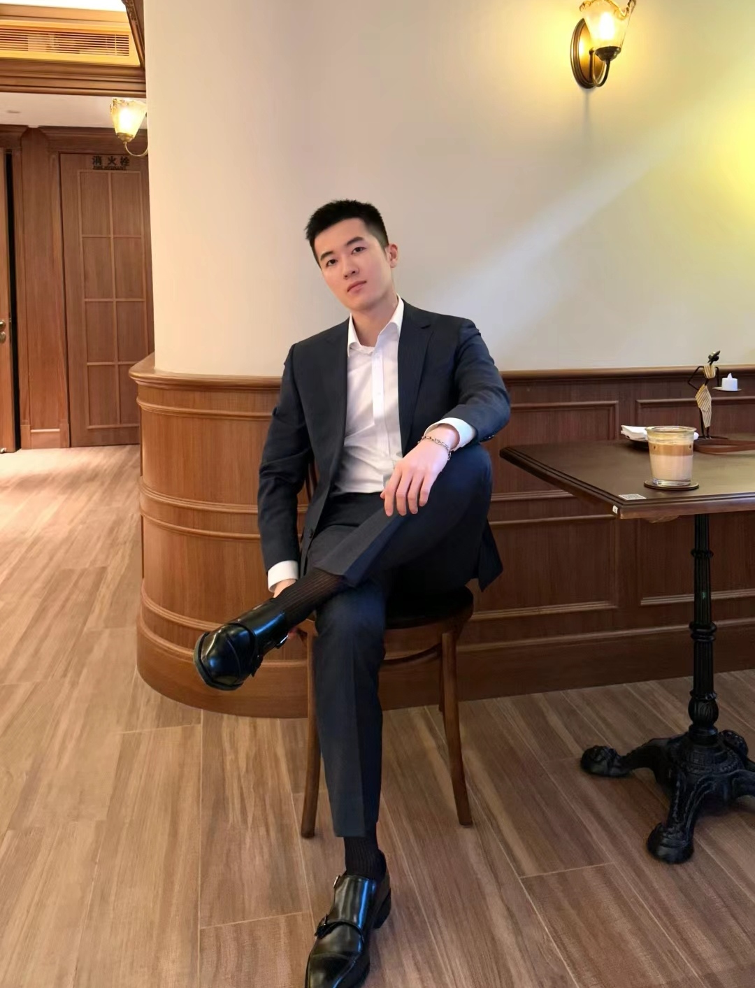 型男帅哥# #正装型男# #老板和员工的日常