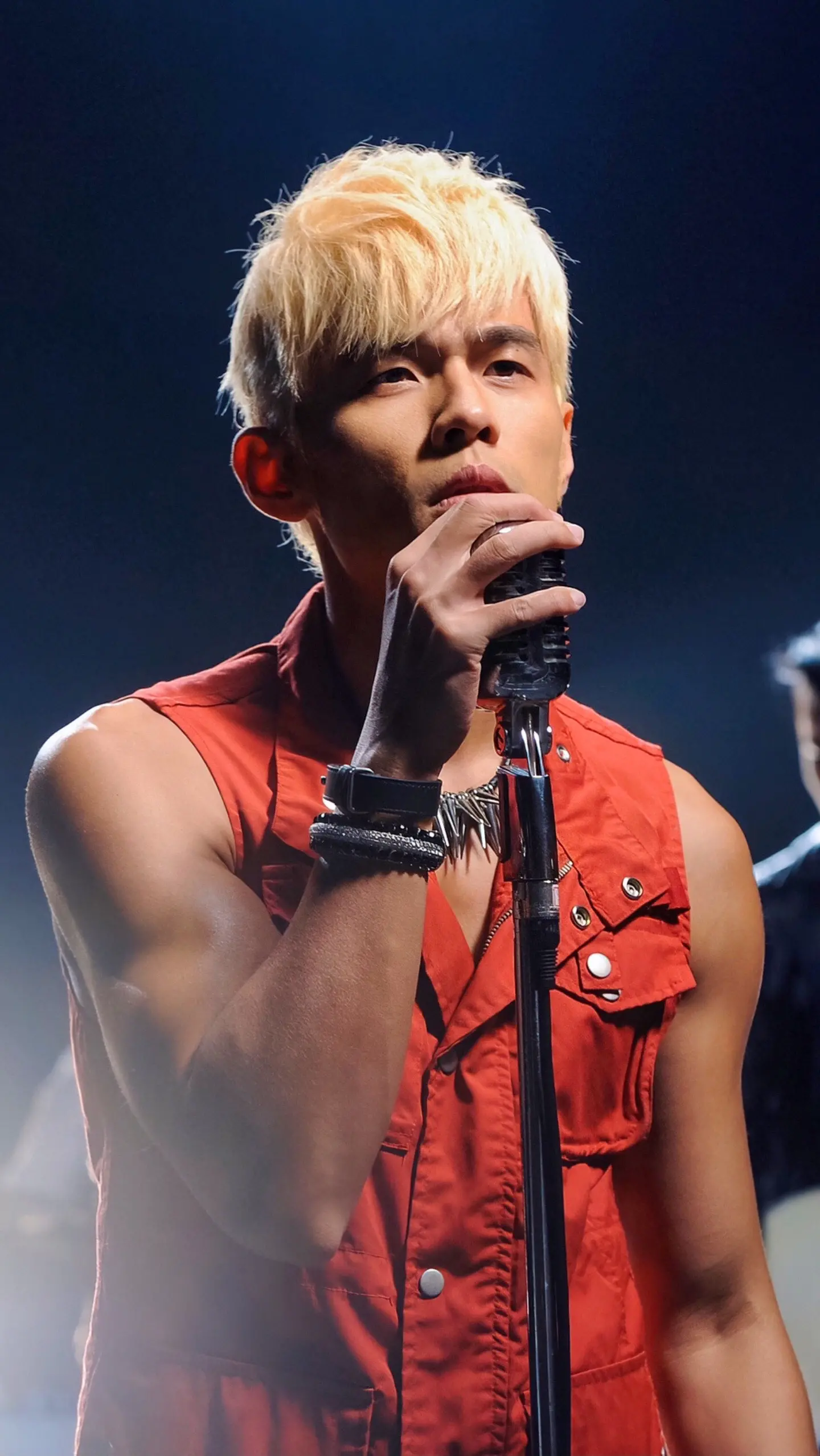 周杰伦的《花海》是一首充满了浪漫和怀旧气息的歌曲.