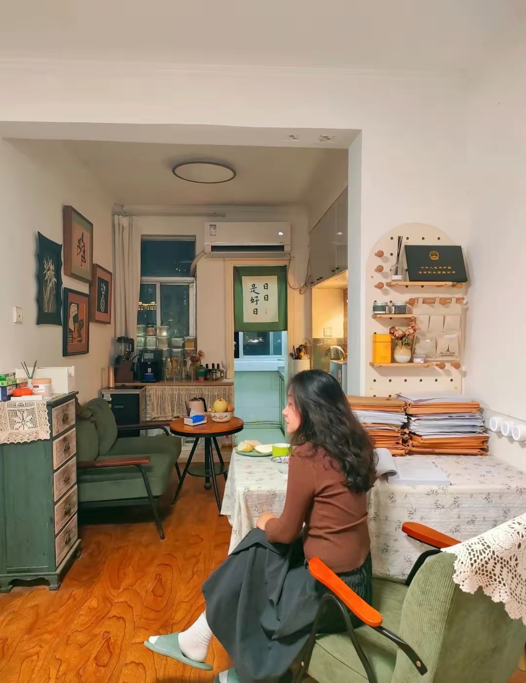 早已经习惯了一个人的生活 除了工作 更多的时间都在家里呆着 家里的