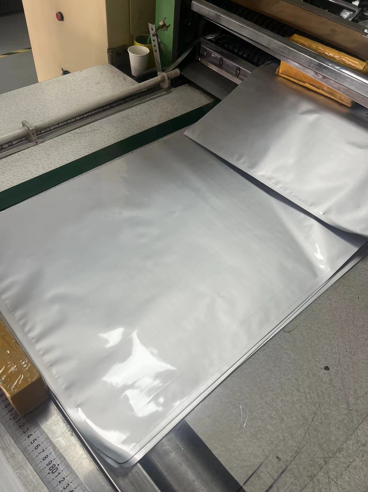 公司生产铝箔膜,铝箔袋,铝塑膜,铝塑袋.真空袋.各种复合包装材料