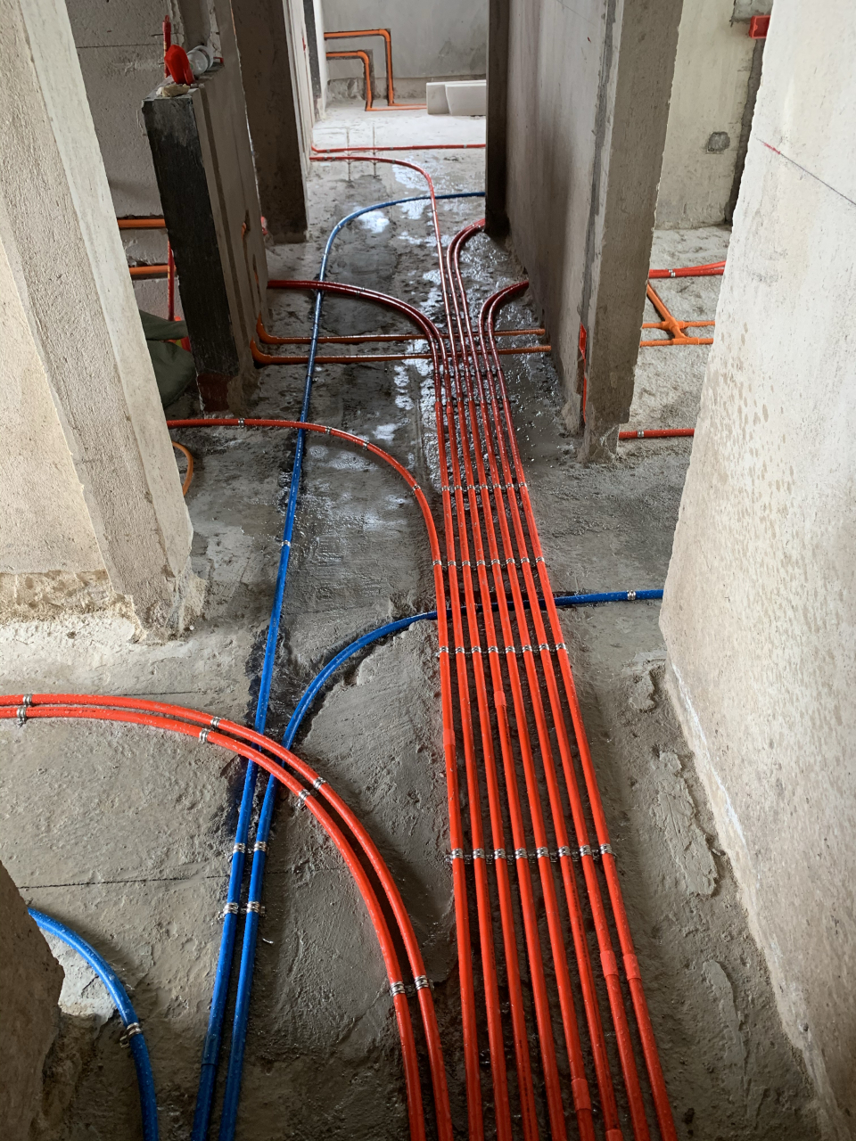 家居装修#水电施工大弯活线工艺,线管细化分组,铺砖后再穿线保证靡换