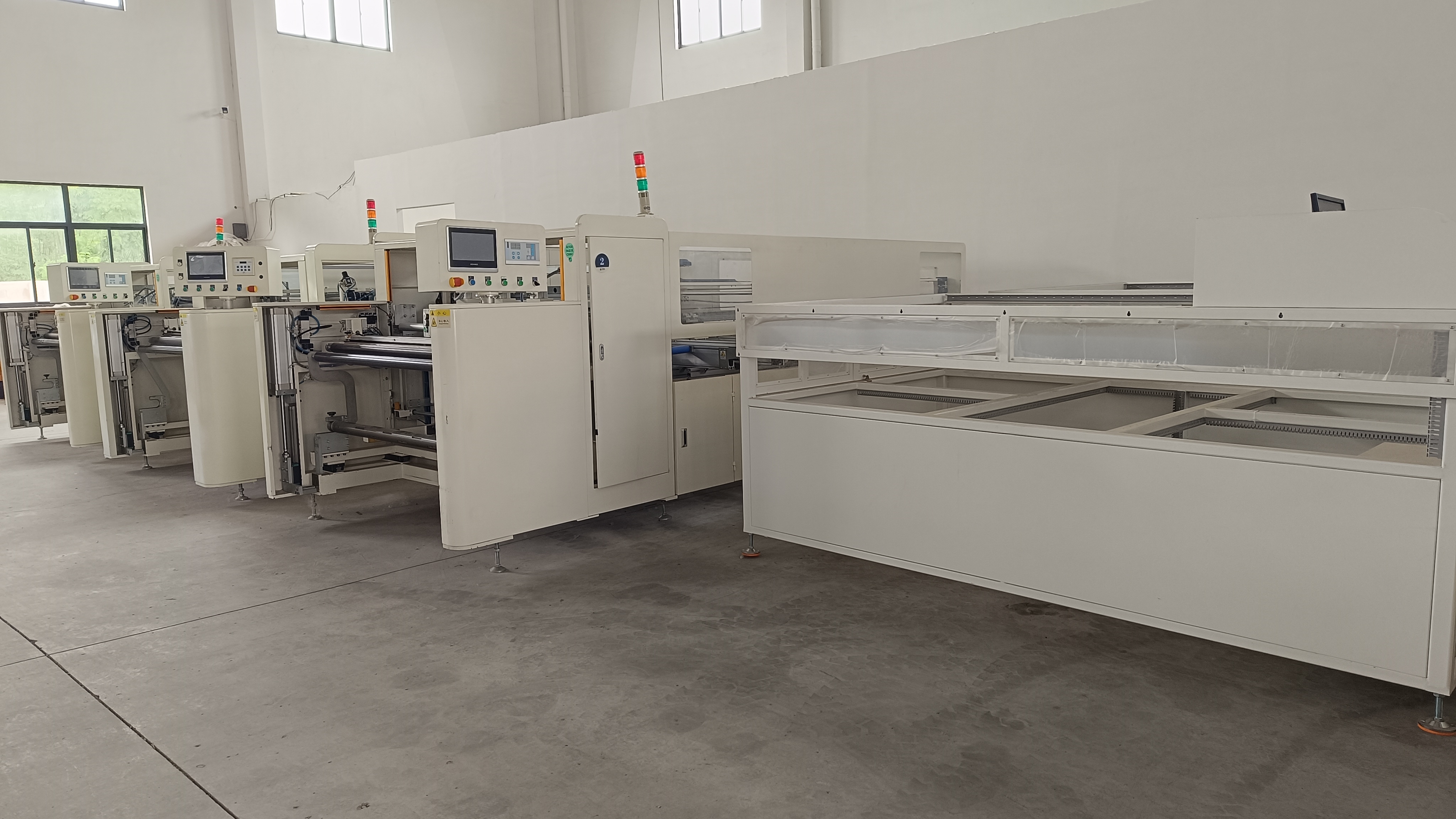 我们是苏州大小颜,在江苏做二手光伏组件设备,有大量二手光伏组件设备