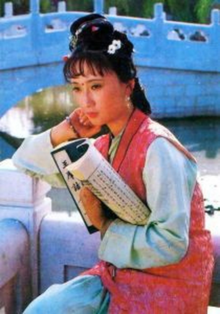 《红楼梦》中的甄英莲也就是后来的香菱,她是曹雪芹笔下第一个登场的