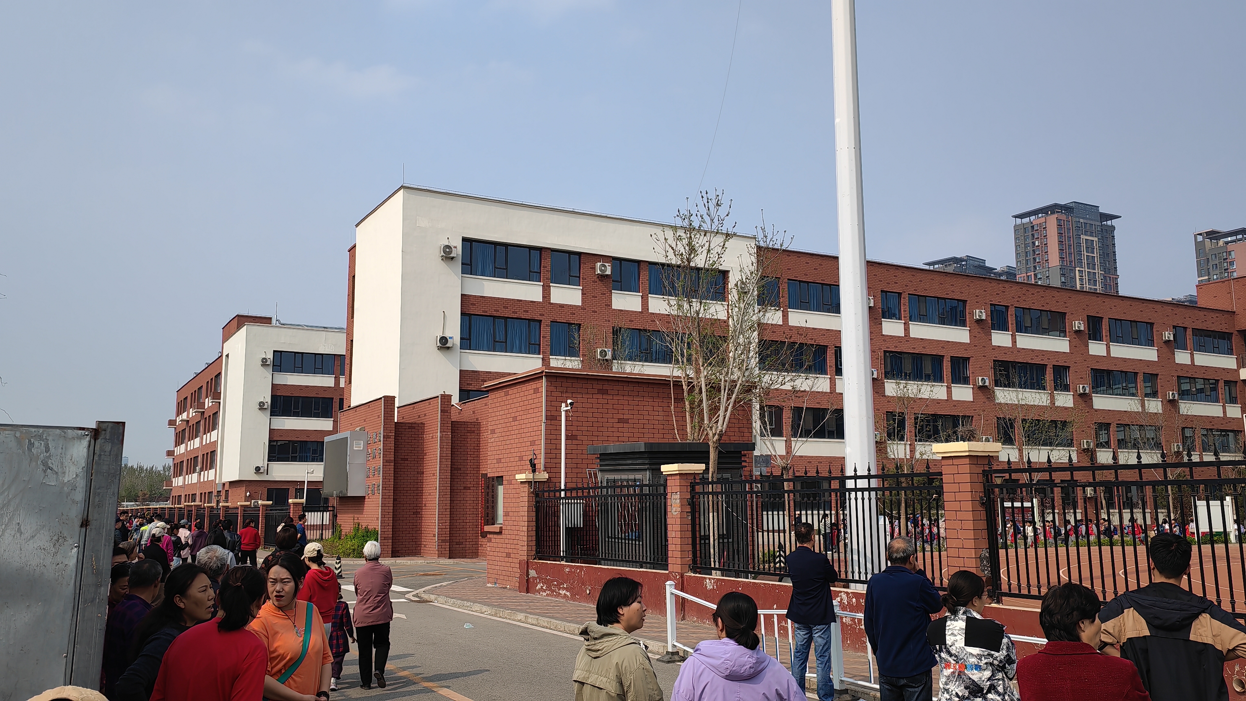 从清晨的第一缕阳光开始,我们便踏上了知识的探索之旅