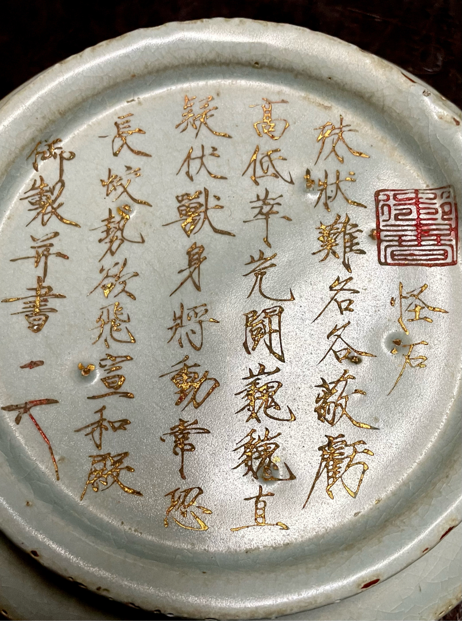 收藏的人大多数都知宋徽宗皇帝喜欢天青色汝窑瓷器艺术品,这是个历史