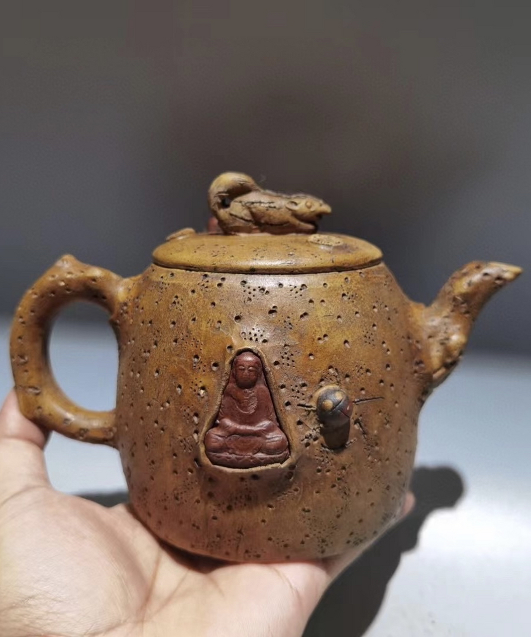 清代乾隆年紫砂大师陈鸣远仿供春壶,美不美仁者见仁,但起码是一把传世