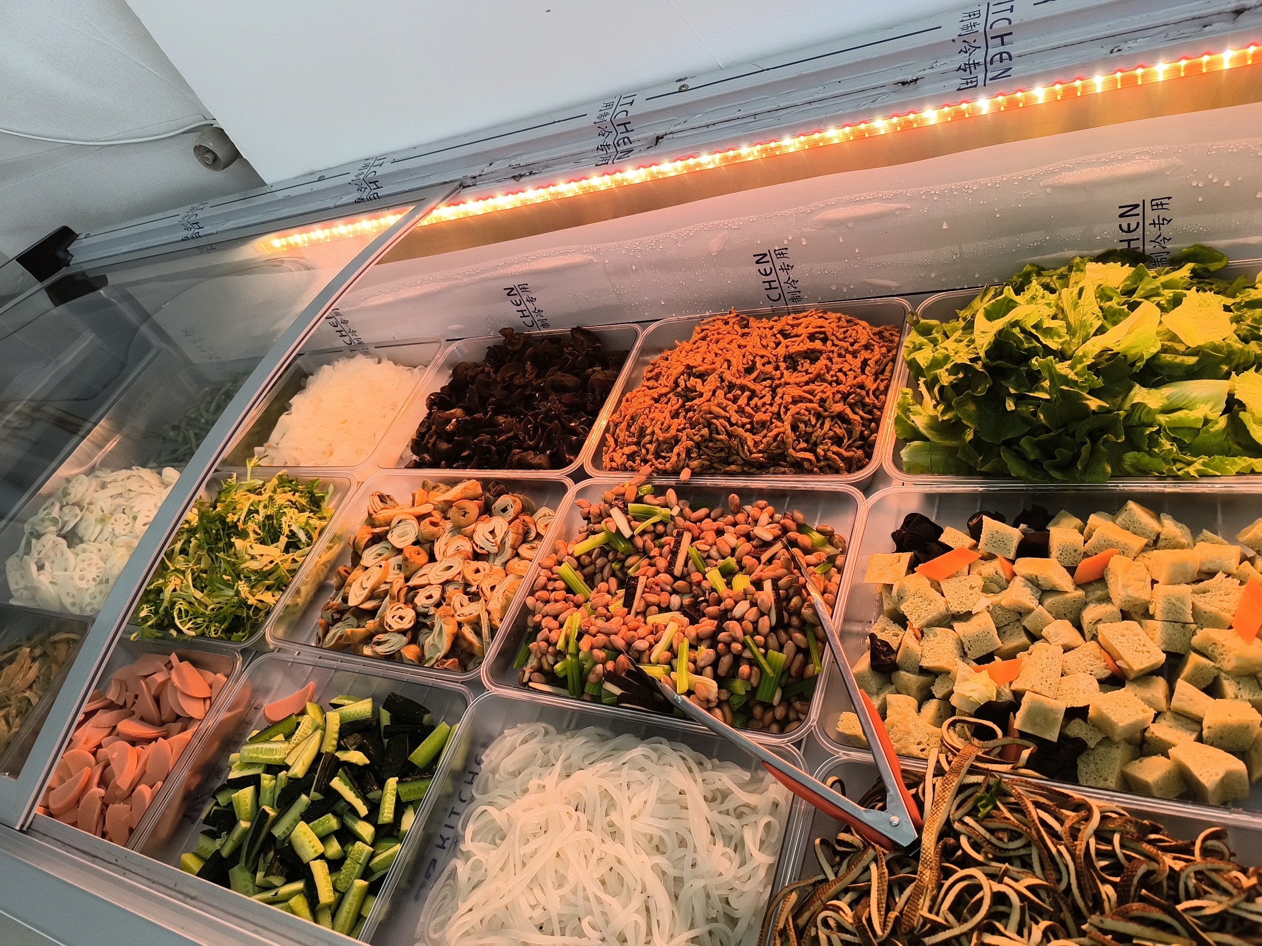 各种熟肉凉菜在安阳建安街易园西100米路北芳鑫卤味