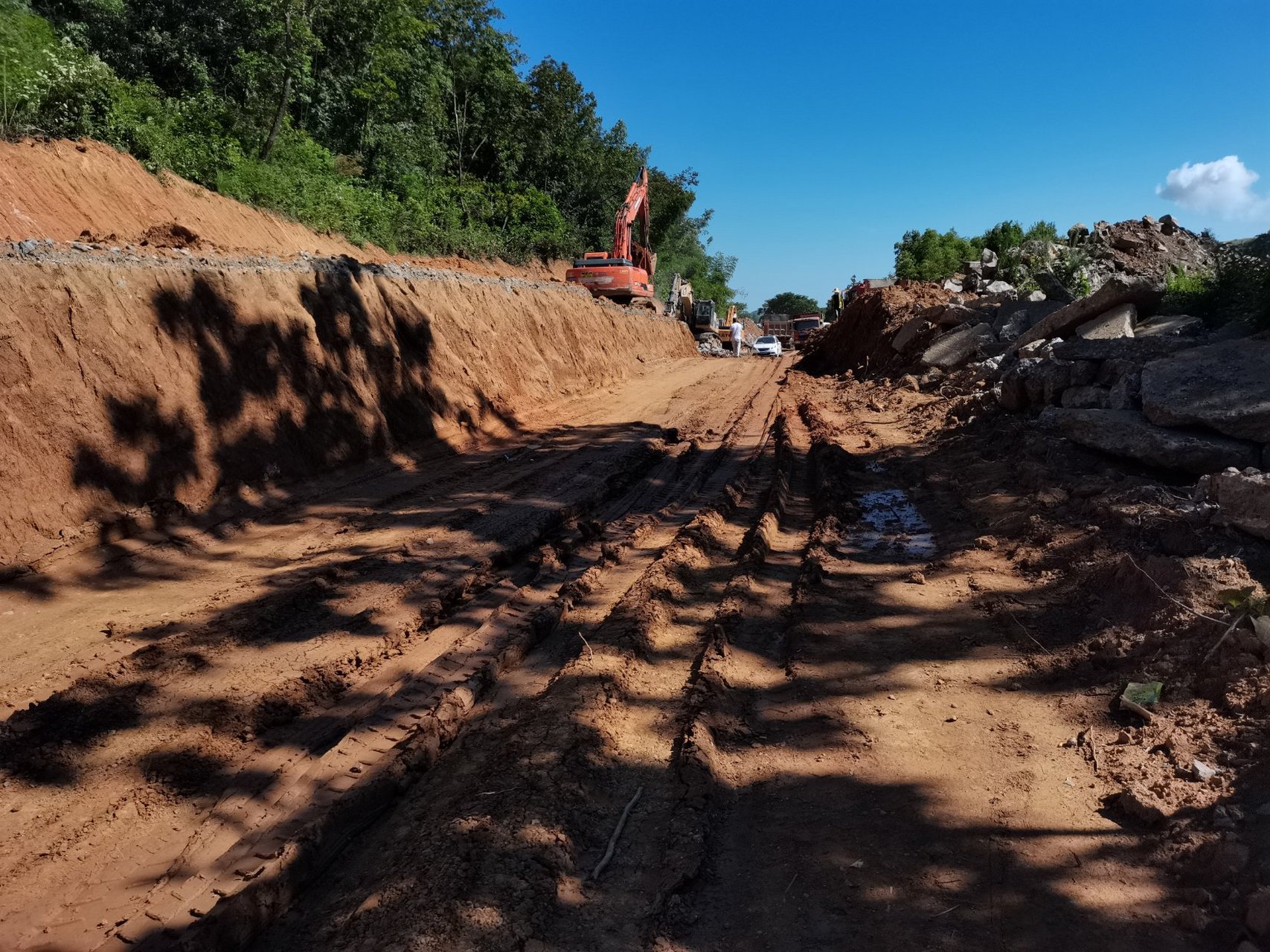 耒阳余长公路磨形路段,正在挖公路地基,什么时候才能修好呢?