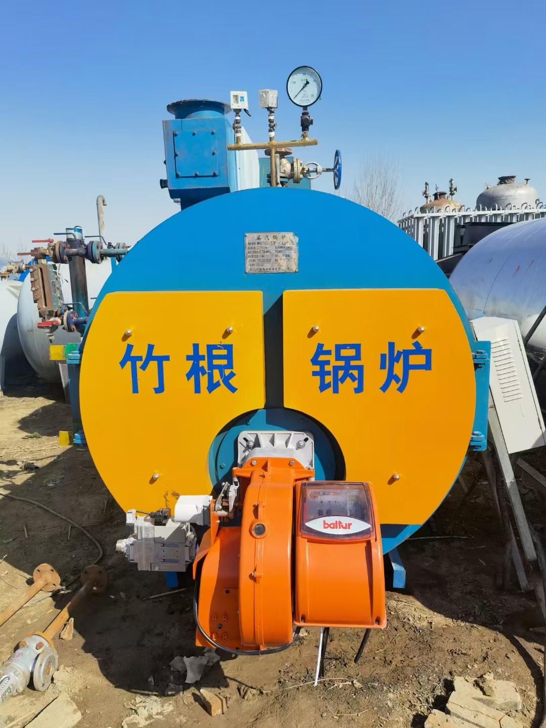 转让一吨燃气蒸汽锅炉,四川竹根锅炉有限公司制造,2018年4月份生产,9