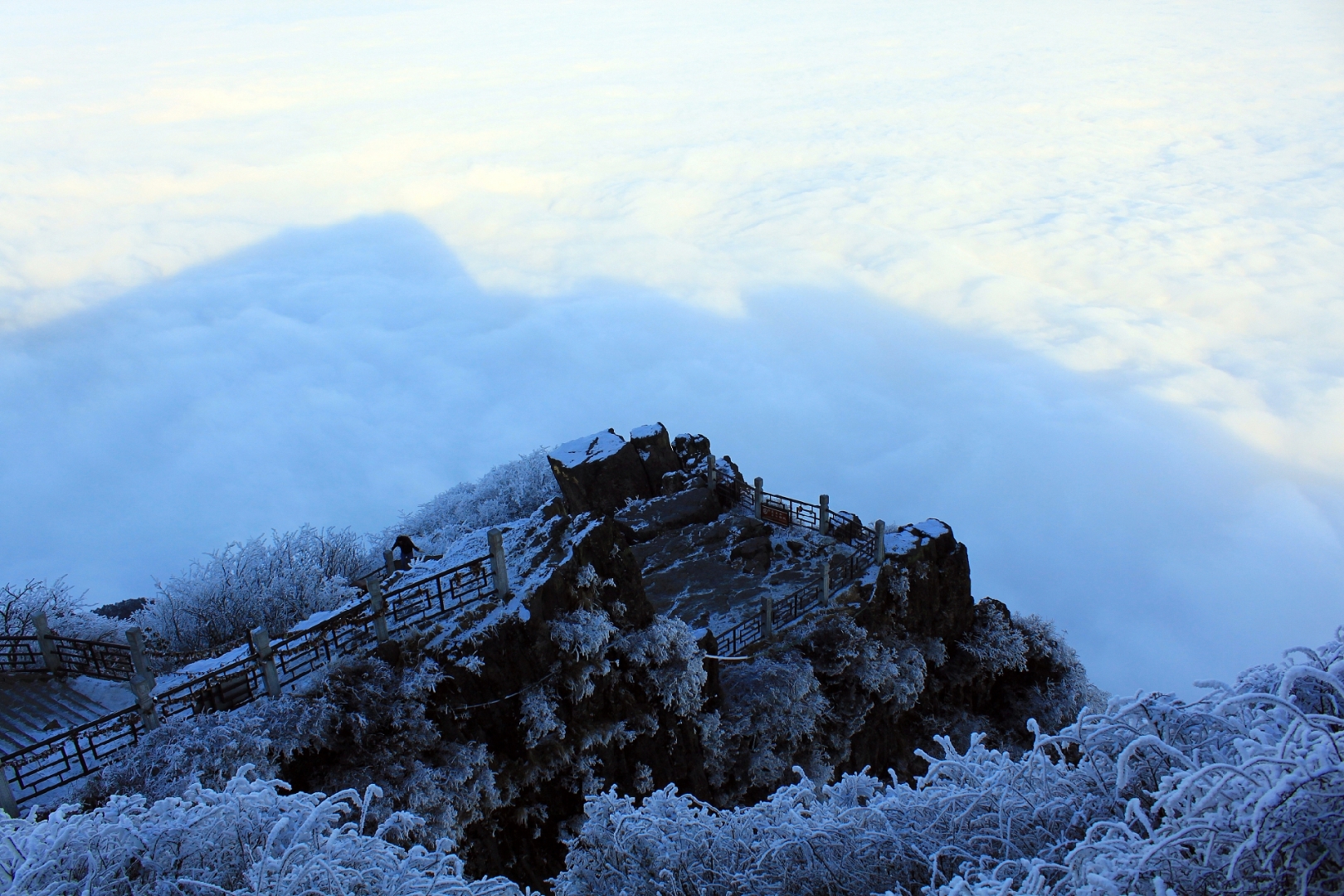 今日赏峨眉山雪景,心情如诗中雪一般纯净
