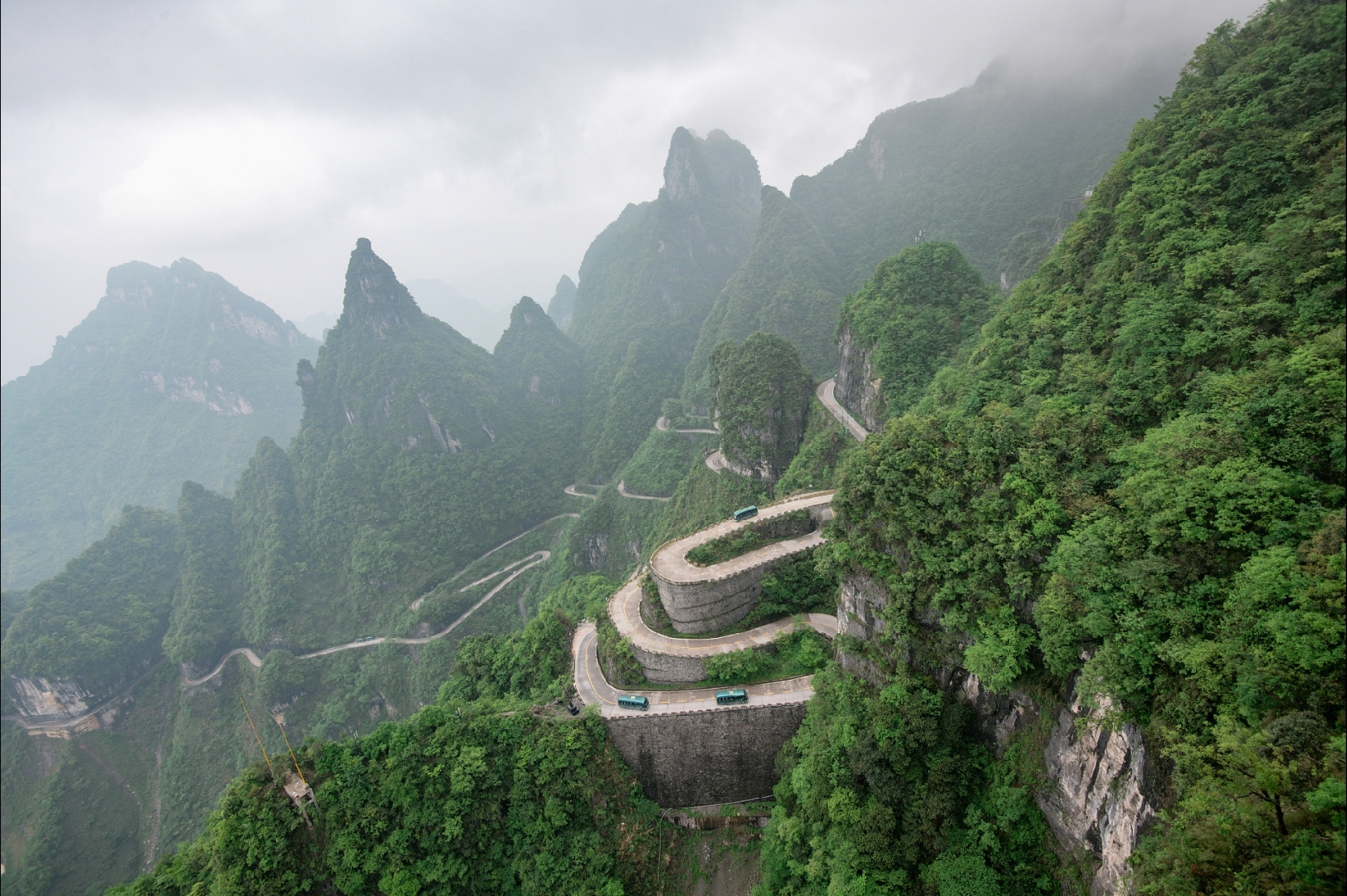 行旅巫山神女峰——#令人终生难忘的景点# 巫山神女峰天路,一路美景