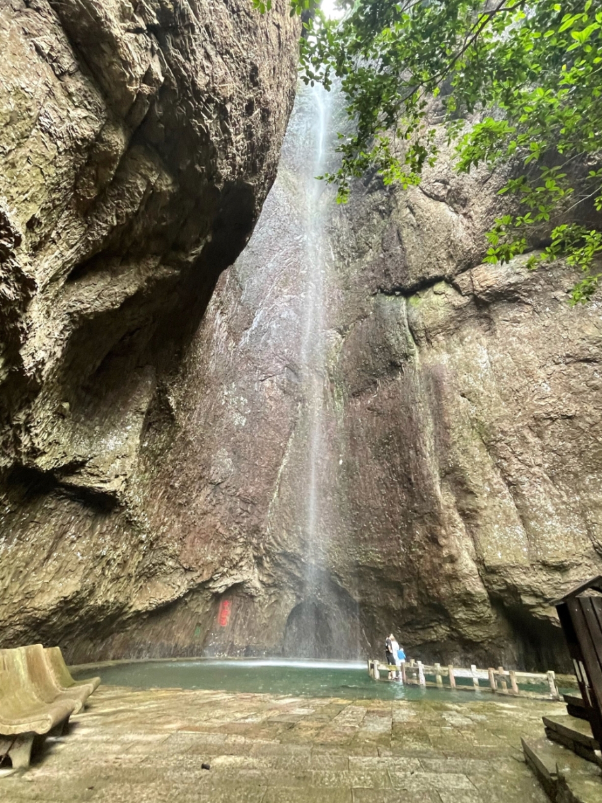 雁荡山三折瀑—瀑布岩石边的静谧时光,大自然的绝美景 走进这片