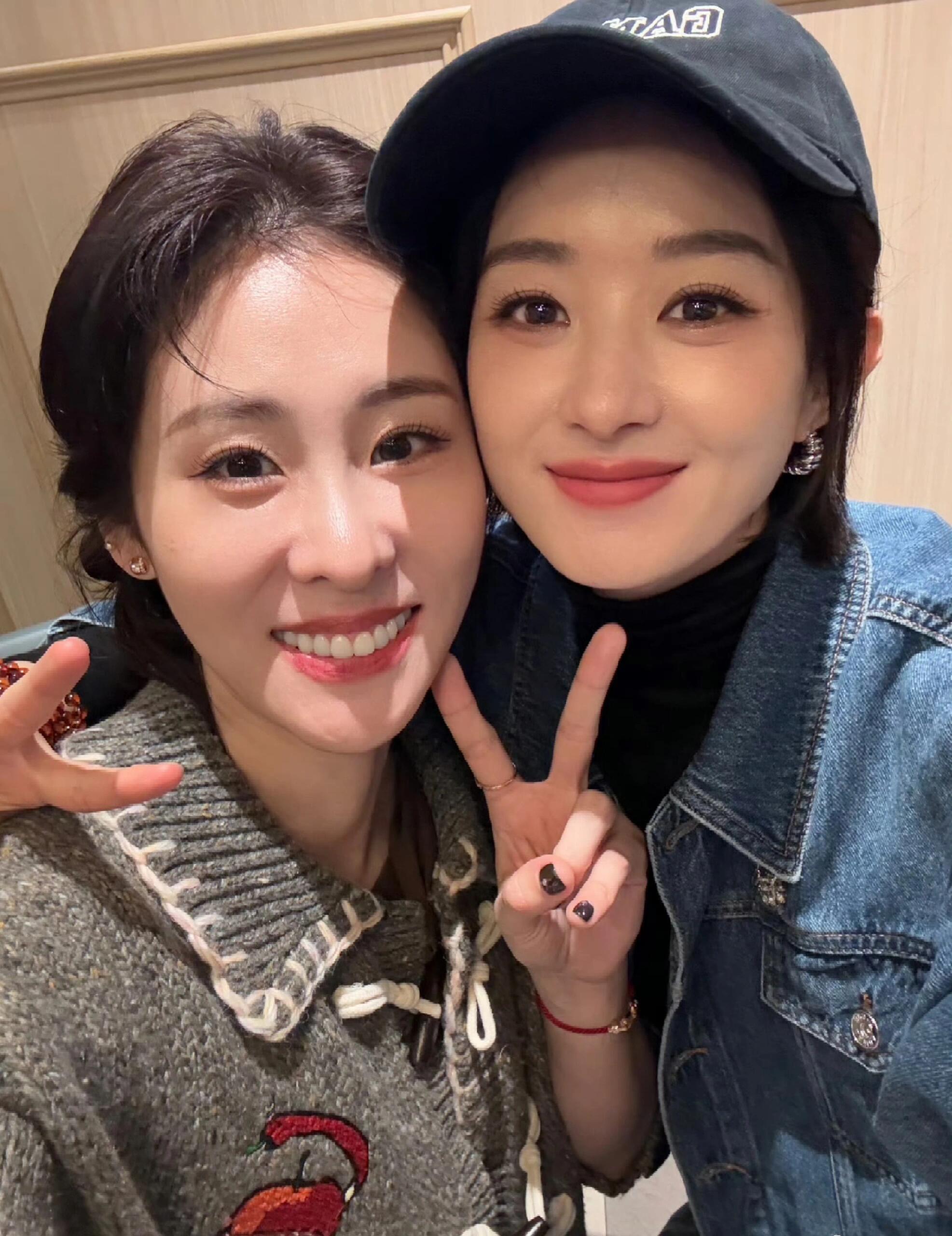 张碧晨赵丽颖花千骨相识,林更新赵丽颖与凤行搭档,他们三个这样的友谊