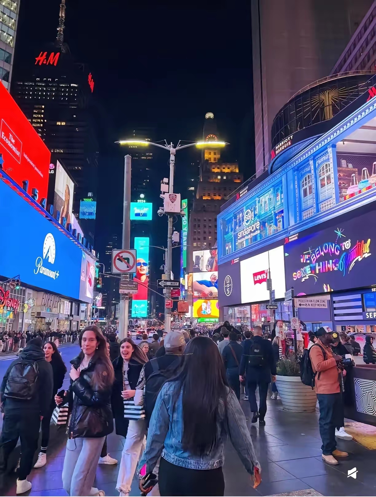 步行街华盛顿第14街华盛顿街上人多华盛顿街上现在美国华盛顿天黑了