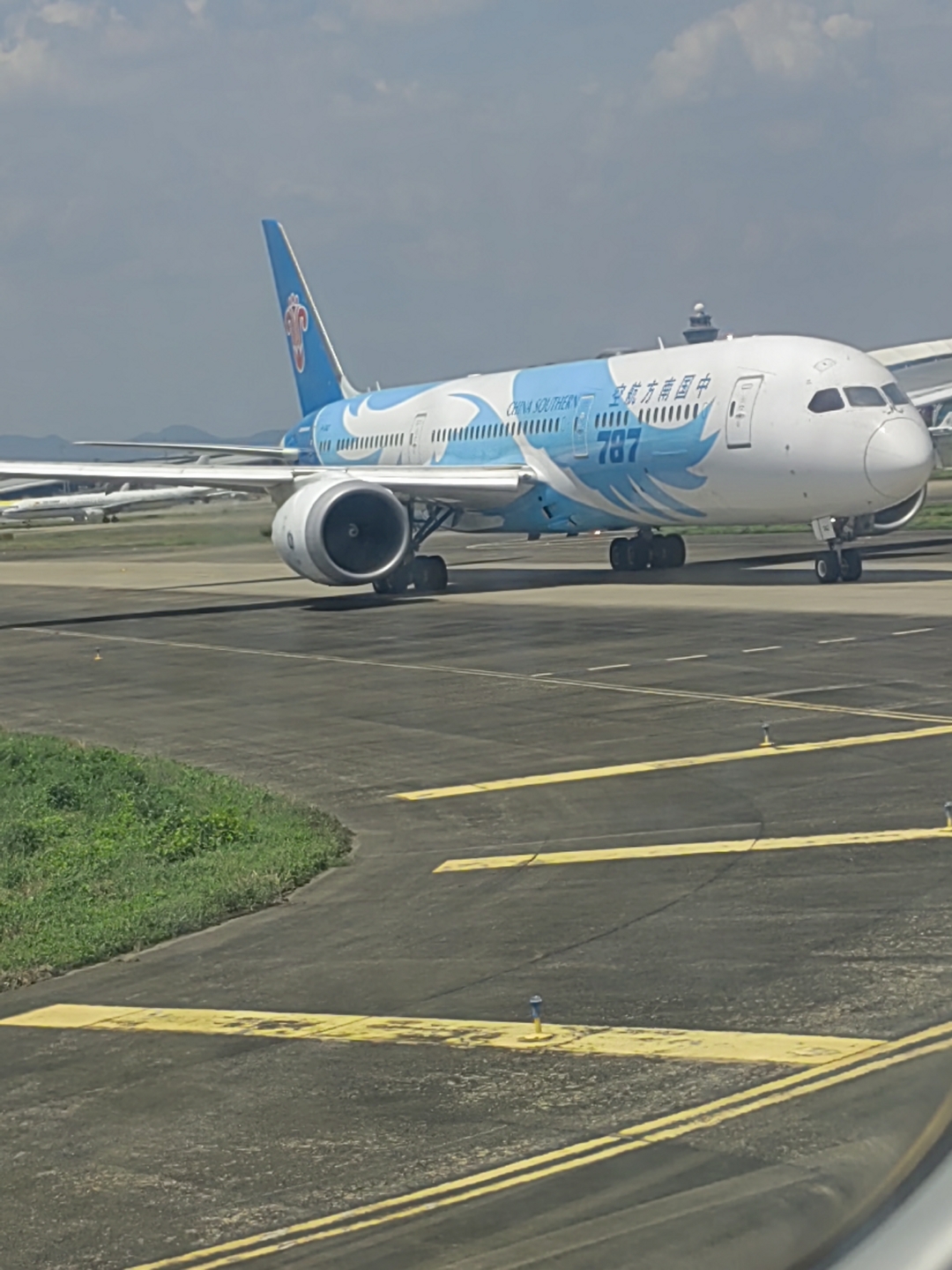 拍到南航787了