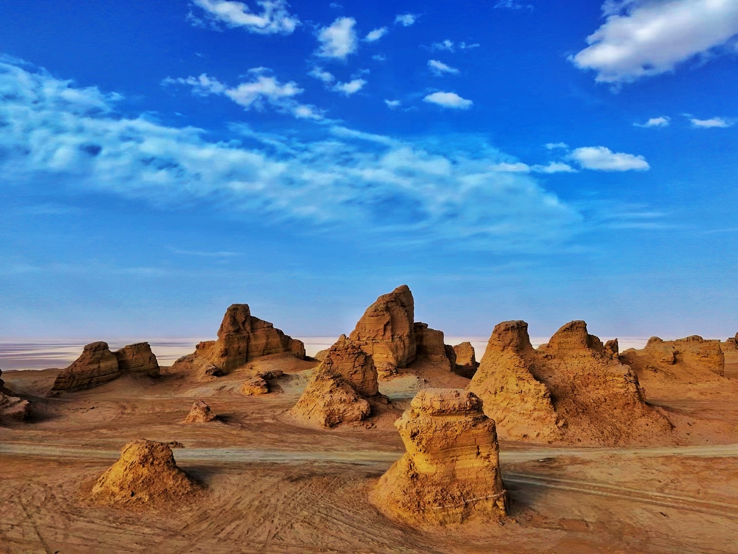 青海奇观向天朝,奇特的俄博梁火星地貌.