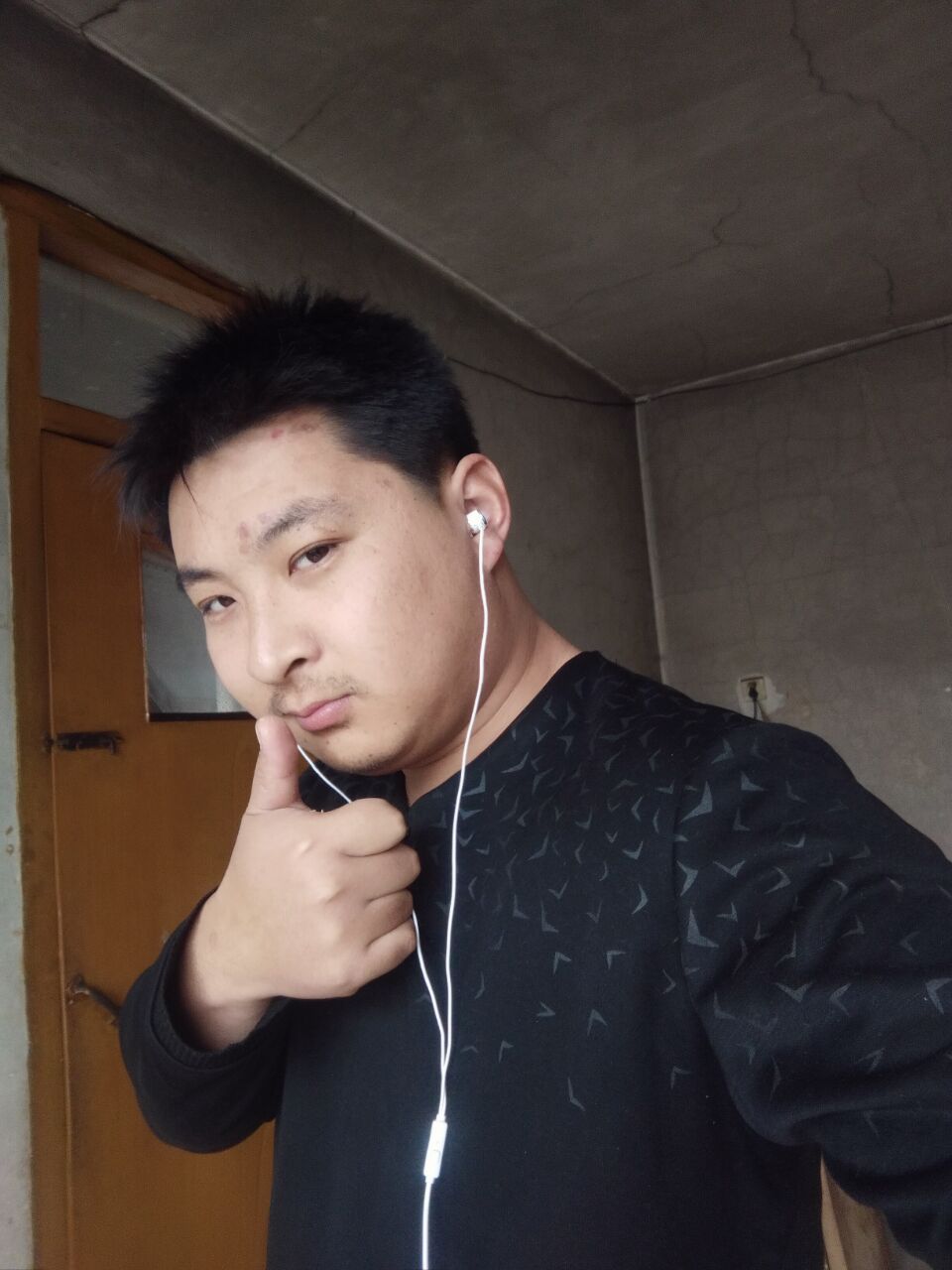 我的照片帅不帅 大家好 我是中国香港影视男演员 李林林