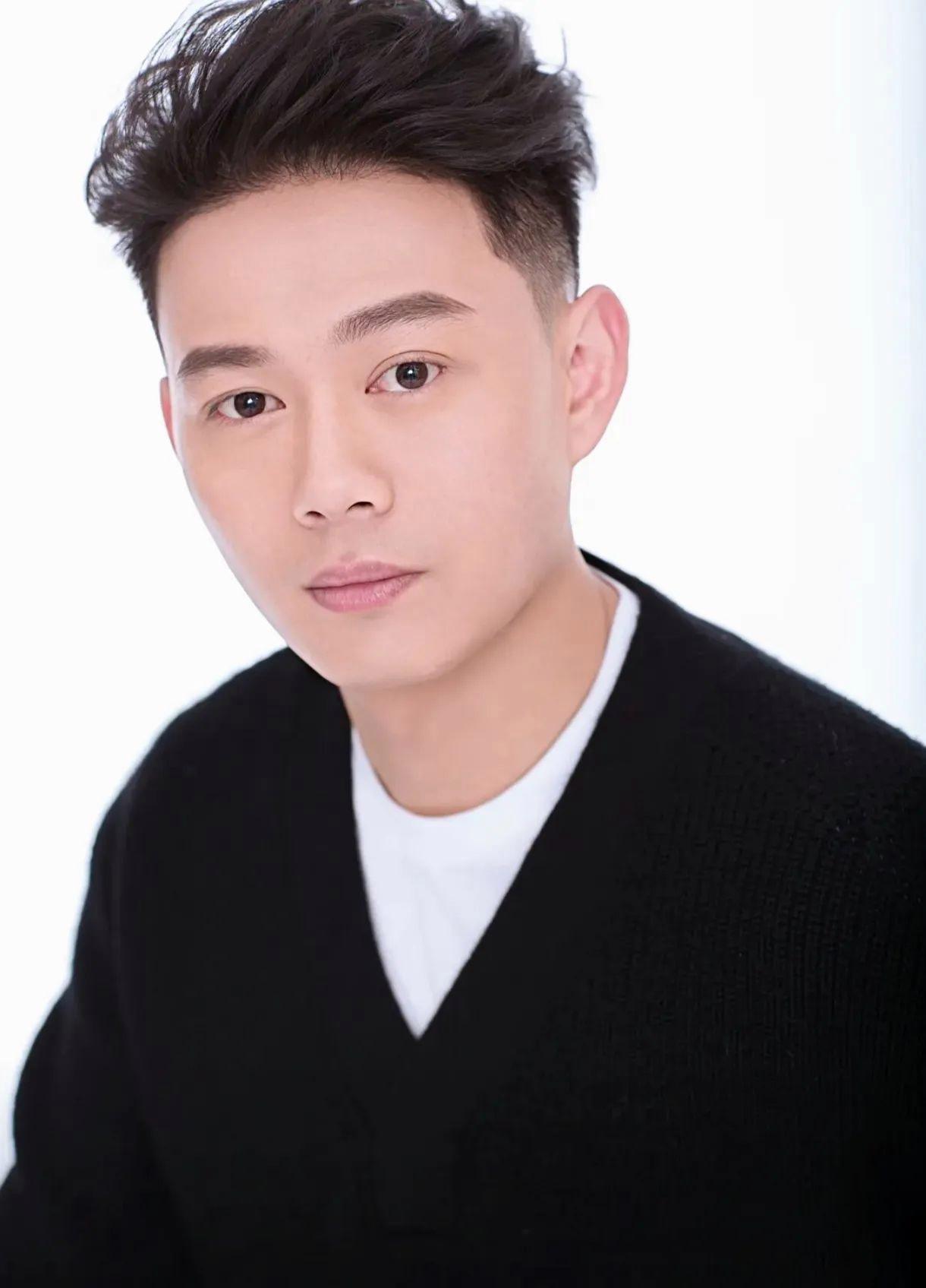 李博   说他是个反派那肯定的因为做了很多不好的