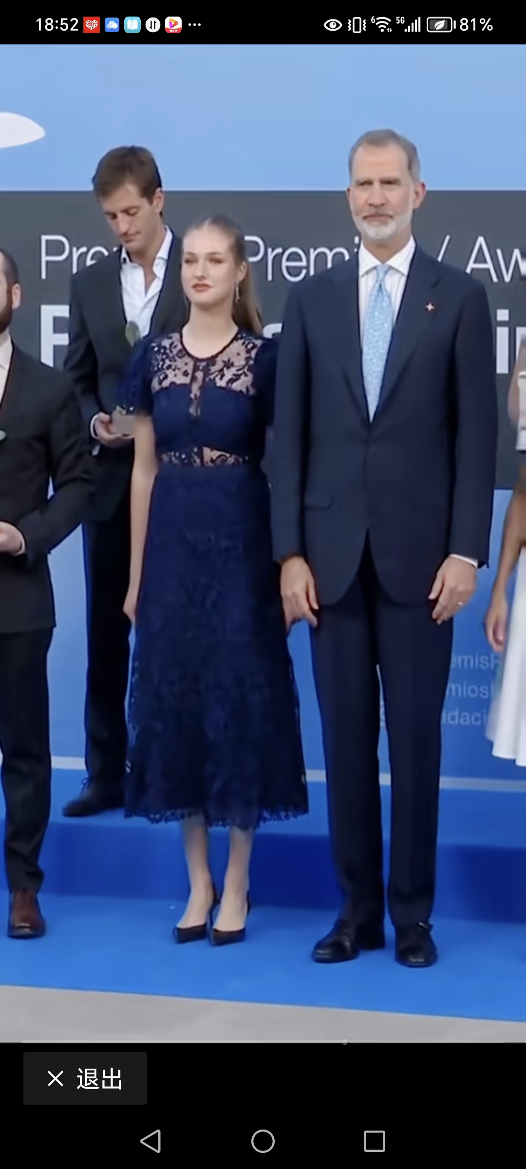 西班牙王后和漂亮的俩公主女儿.