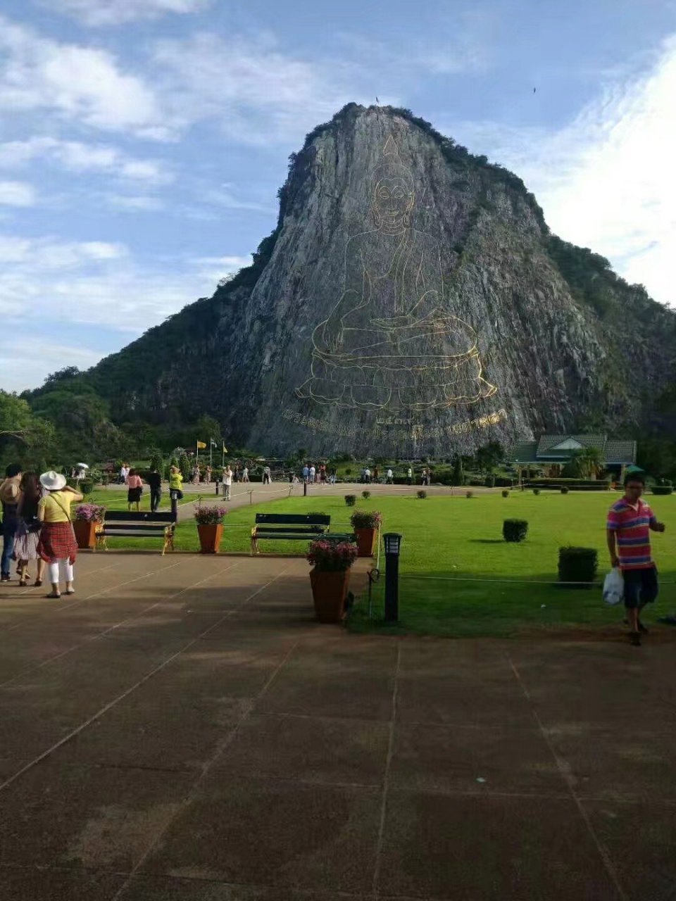 一定要去打卡的景點# 七珍佛山,為了慶祝前任泰國國王,九世皇五十