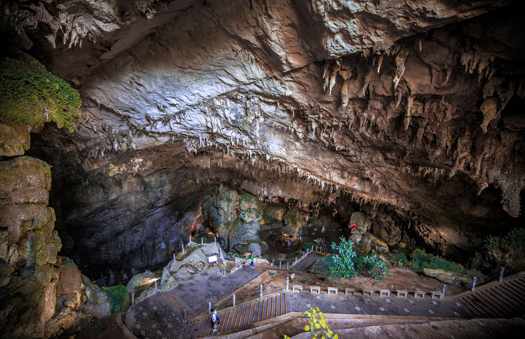 蓬莱仙洞游玩攻略  蓬莱仙洞,位于安徽省石台县,是一个多层次,多阶段