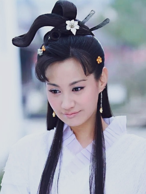 灵蛇髻始于三国时代,相传为魏文帝皇后甄氏所