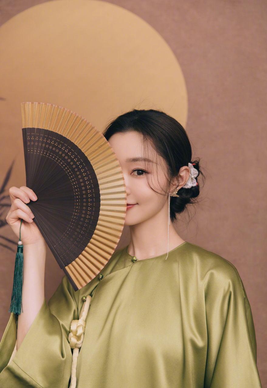 宋轶化身民国小媳妇欢欢喜喜迎新年,童趣十足[鼓掌]