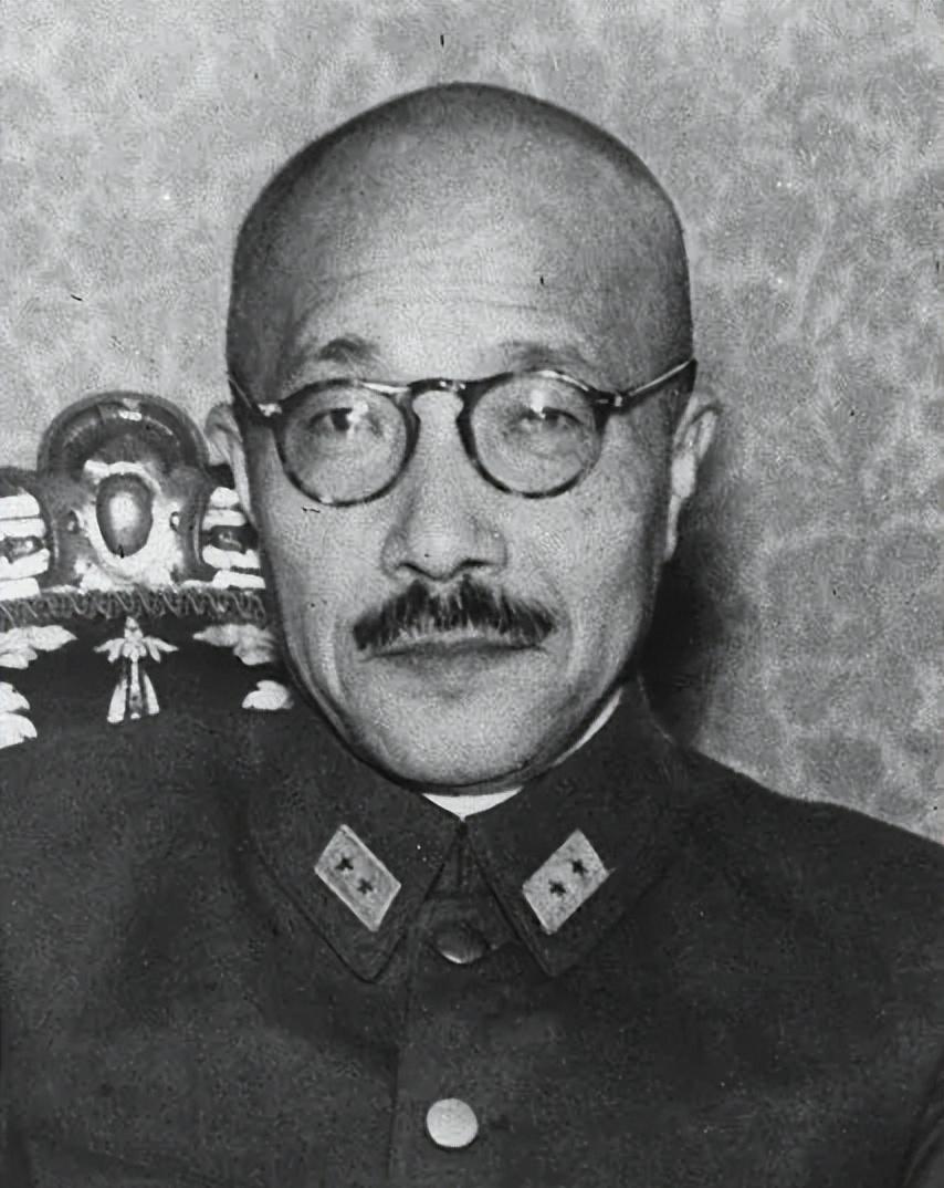 世界大战最大的战犯,最高级别的战犯,也是最残忍最无人道的战犯:裕仁