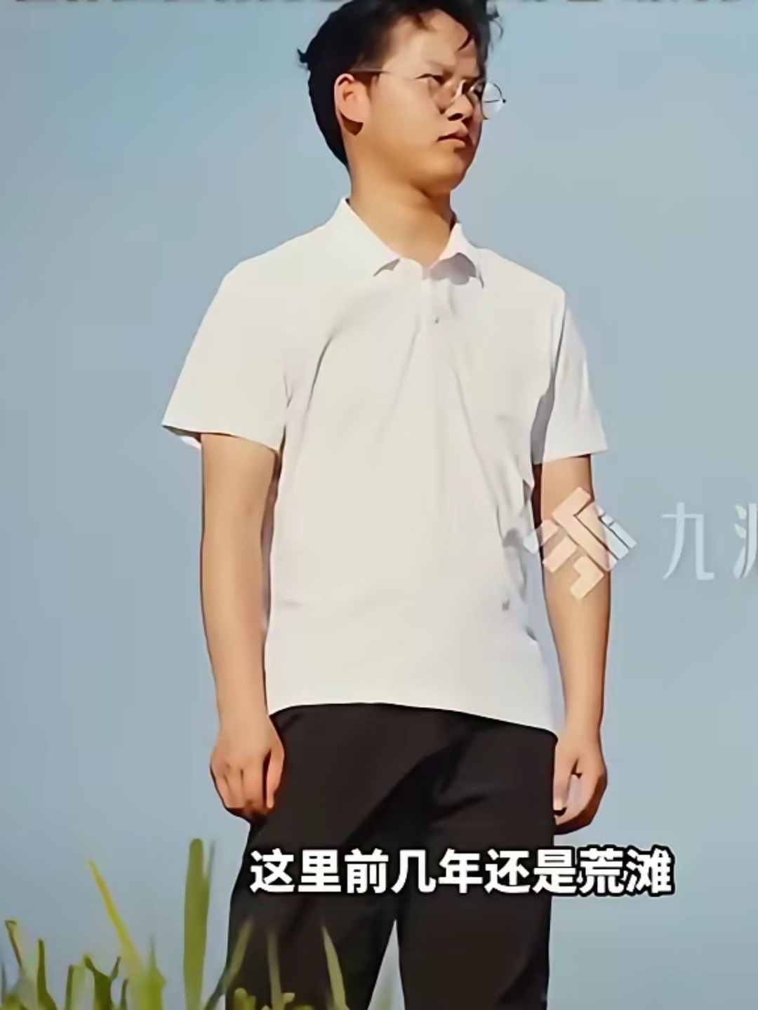 搬砖男孩林万东从清华毕业了,他作为选调生回到云南,当上了驻村主任