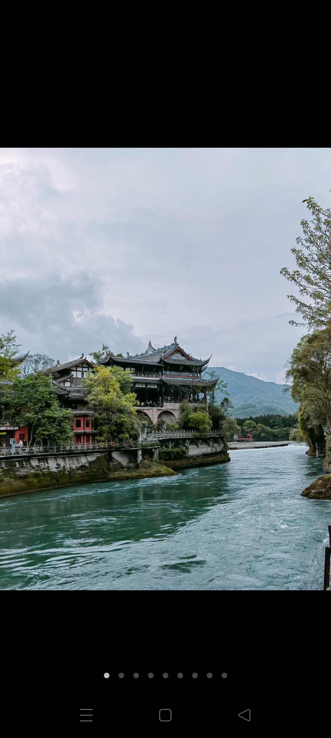 老丈人姓伍,排行老幺,大伙管他叫伍幺师,去世多年了.