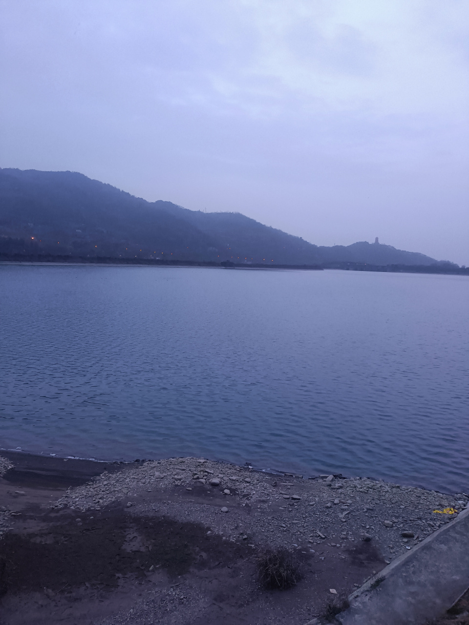 老丈人姓伍,排行老幺,大伙管他叫伍幺师,去世多年了.