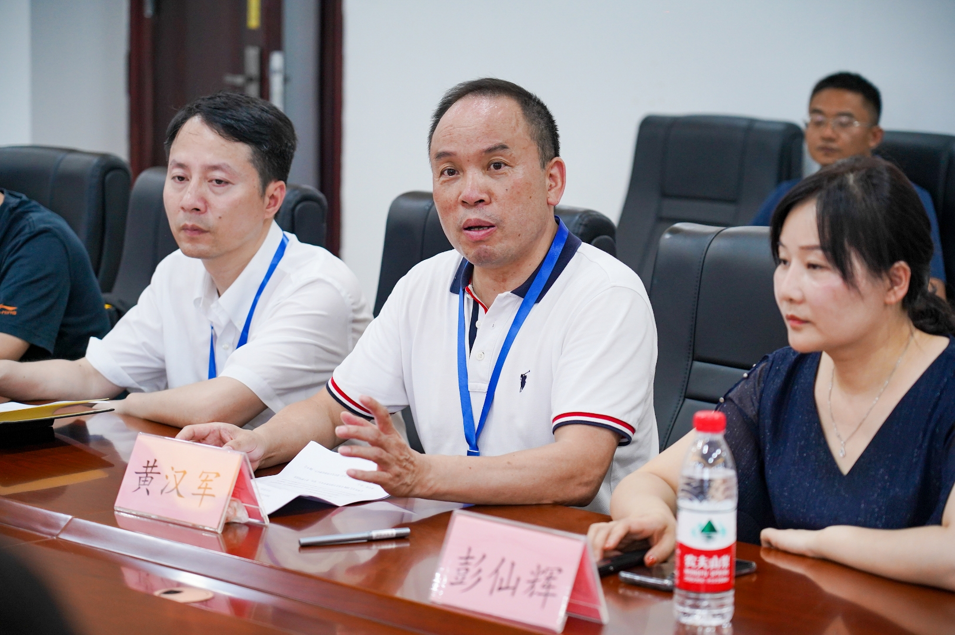 东雅中学校长黄汉军曾任南雅中学副校长18年,是湖南省首届"未来接育
