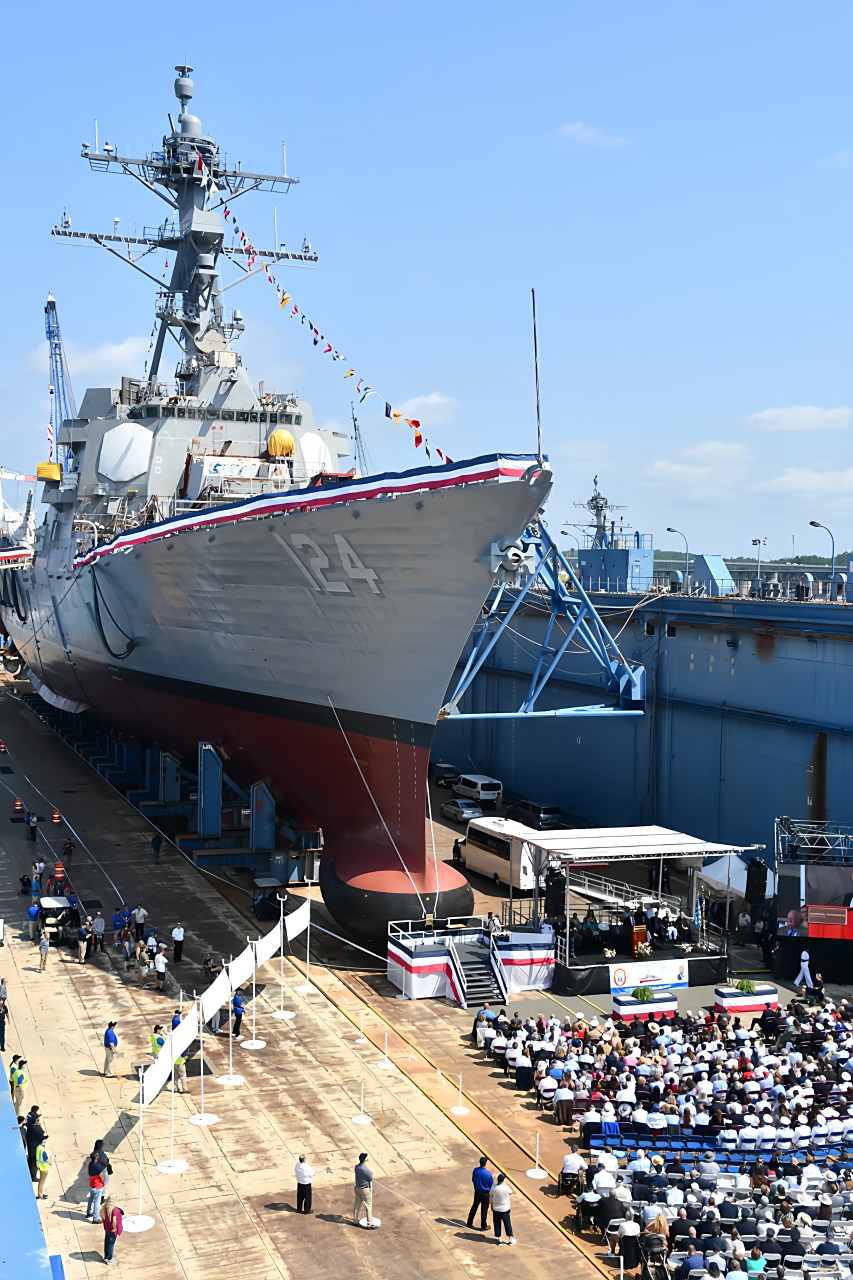 iia技术增进型驱逐舰"小哈维·巴纳姆"号(ddg-124)下水