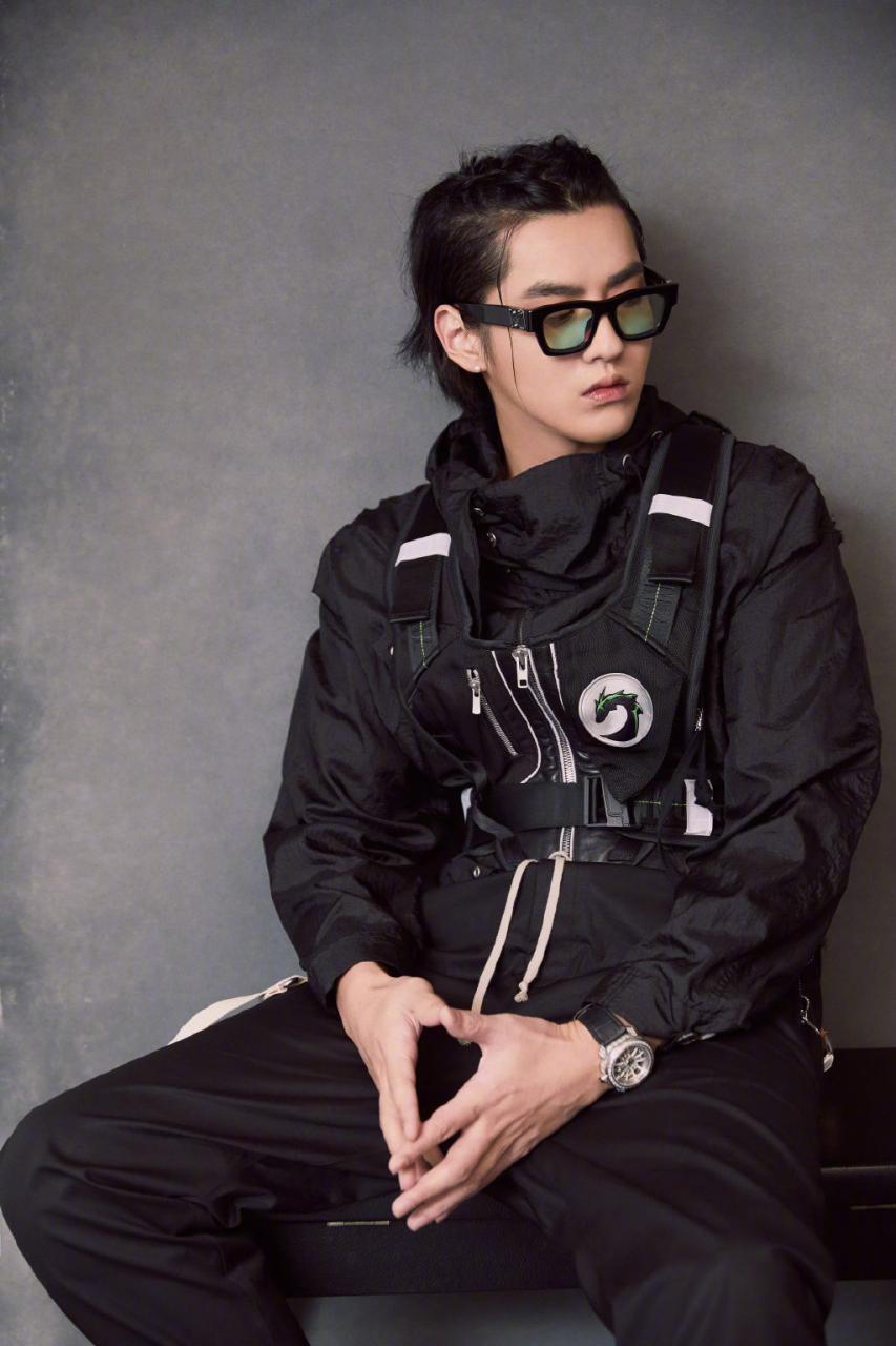 吴亦凡的简介:吴亦凡(kris),1990年11月6日出生于广东省广州市,加拿大