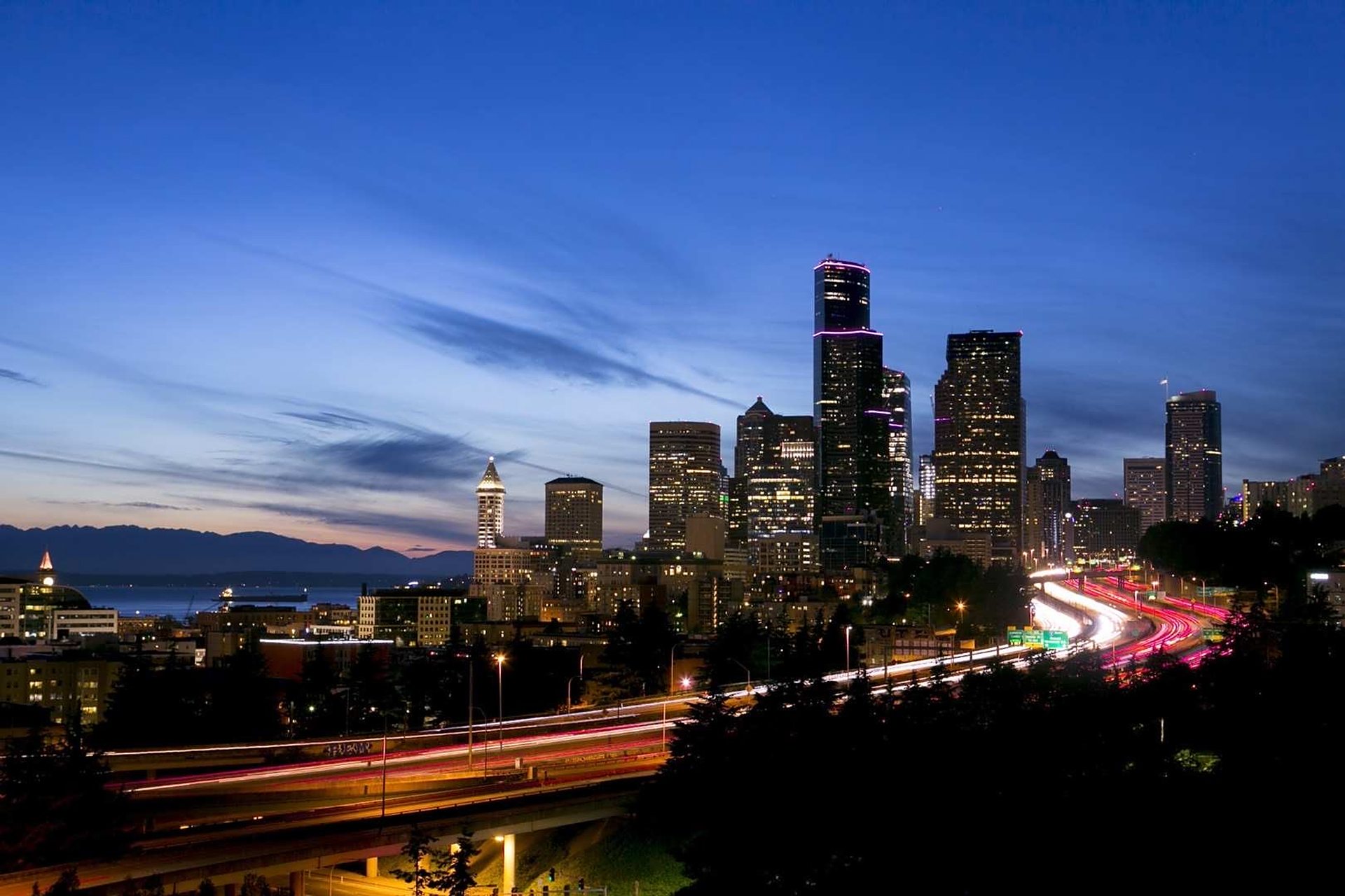 美国西雅图市中心的夜景