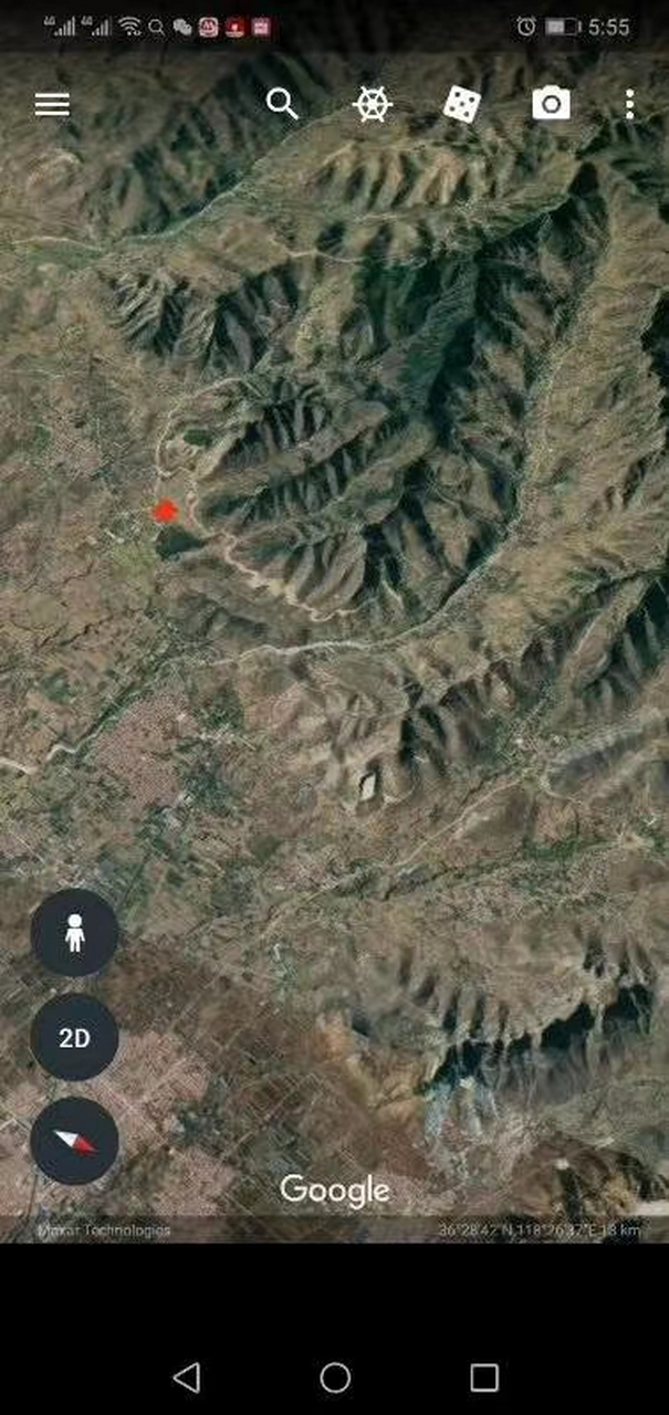 寻龙休寻剑脊龙,杀师地在其中,蜈蚣龙行及百足,福主百日之内暴富地师