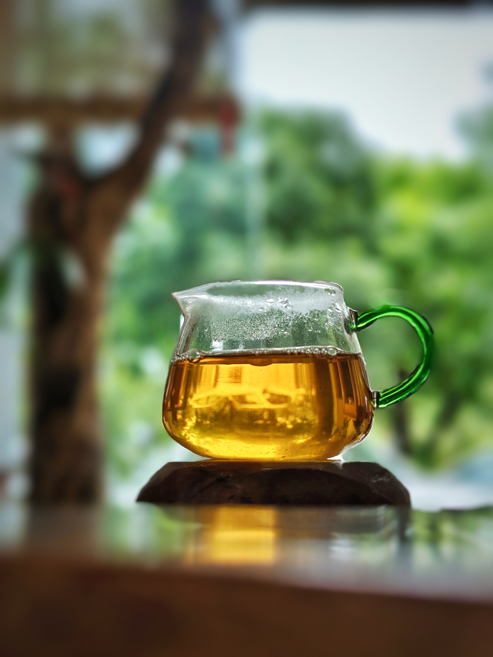 一个人,一杯茶,在孤独中畅快,在寂寞中淡泊