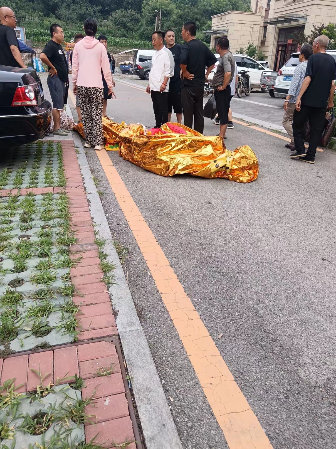 人一辈子就算再省吃俭用,死了也一文带不走!