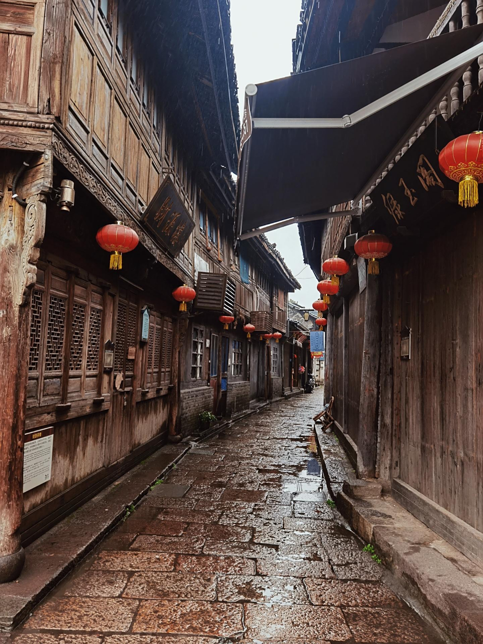来到新市古镇,放慢脚步,感受这里的烟火气,走走停停,好不惬意.