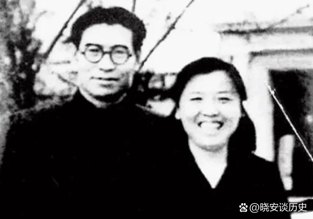 热点引擎计划#高岗和他的妻子李力群及五个孩子的合影